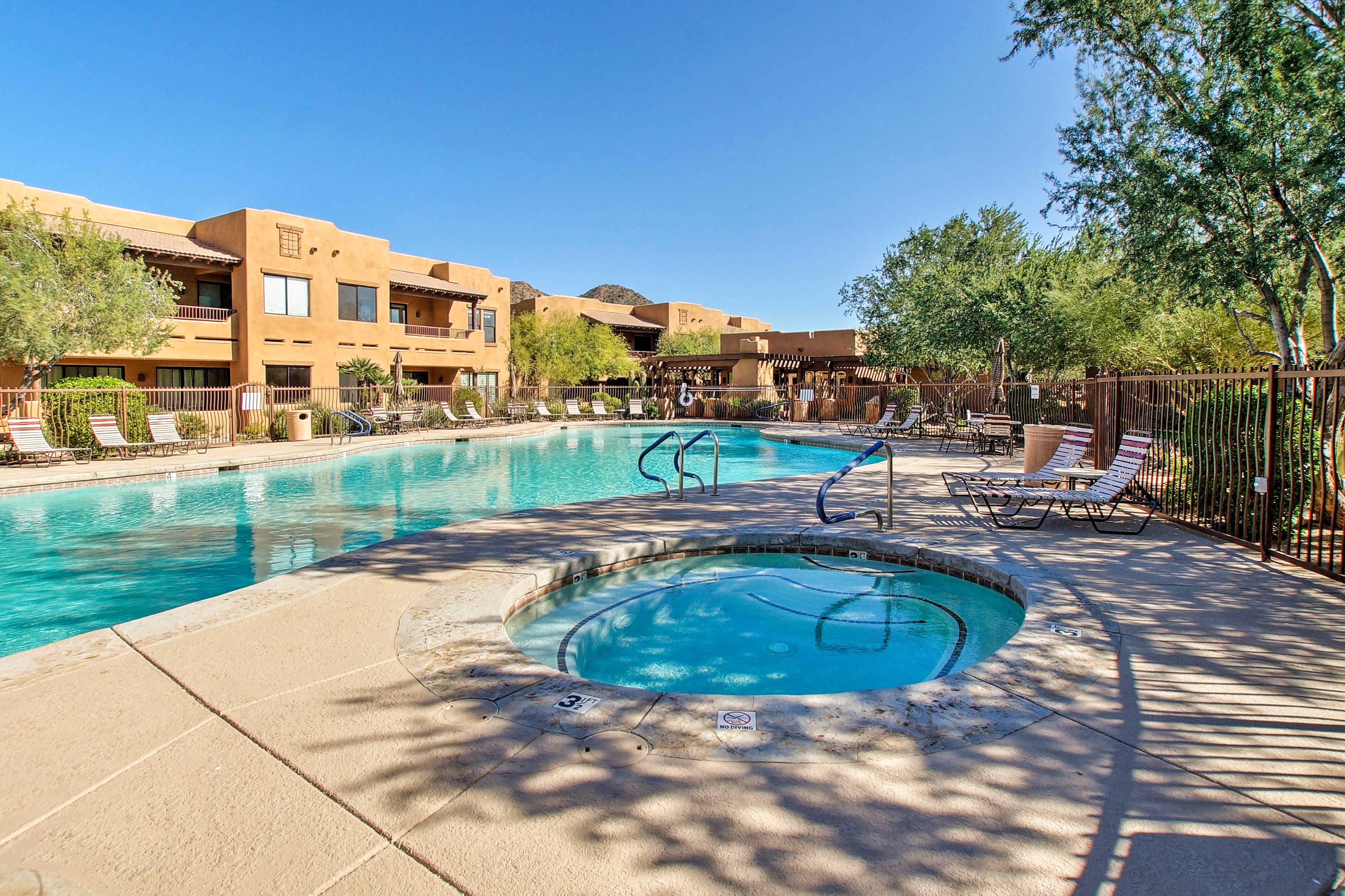 Community Pool & Hot Tub