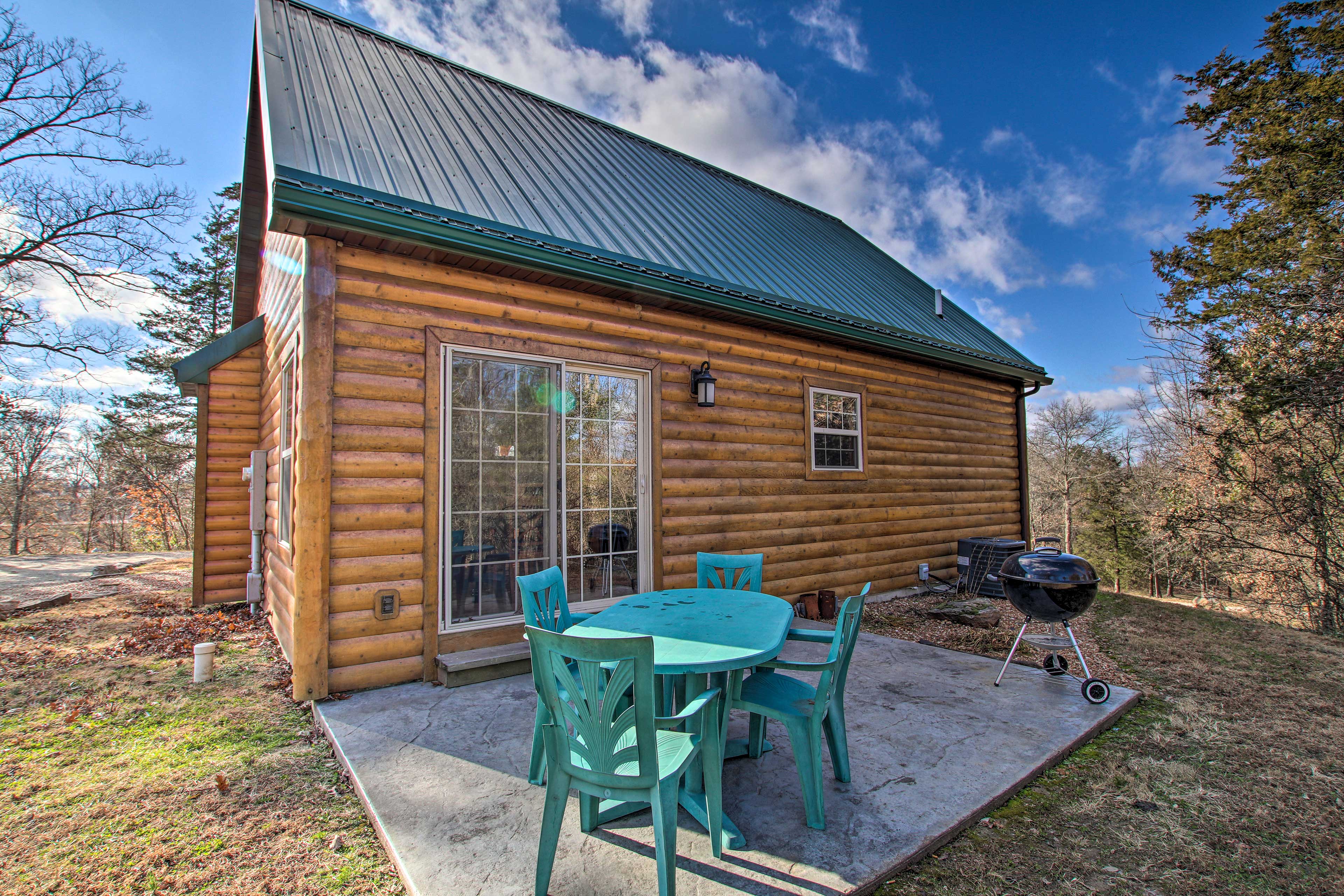 Patio | Outdoor Dining Area | Charcoal Grill | Fire Pit