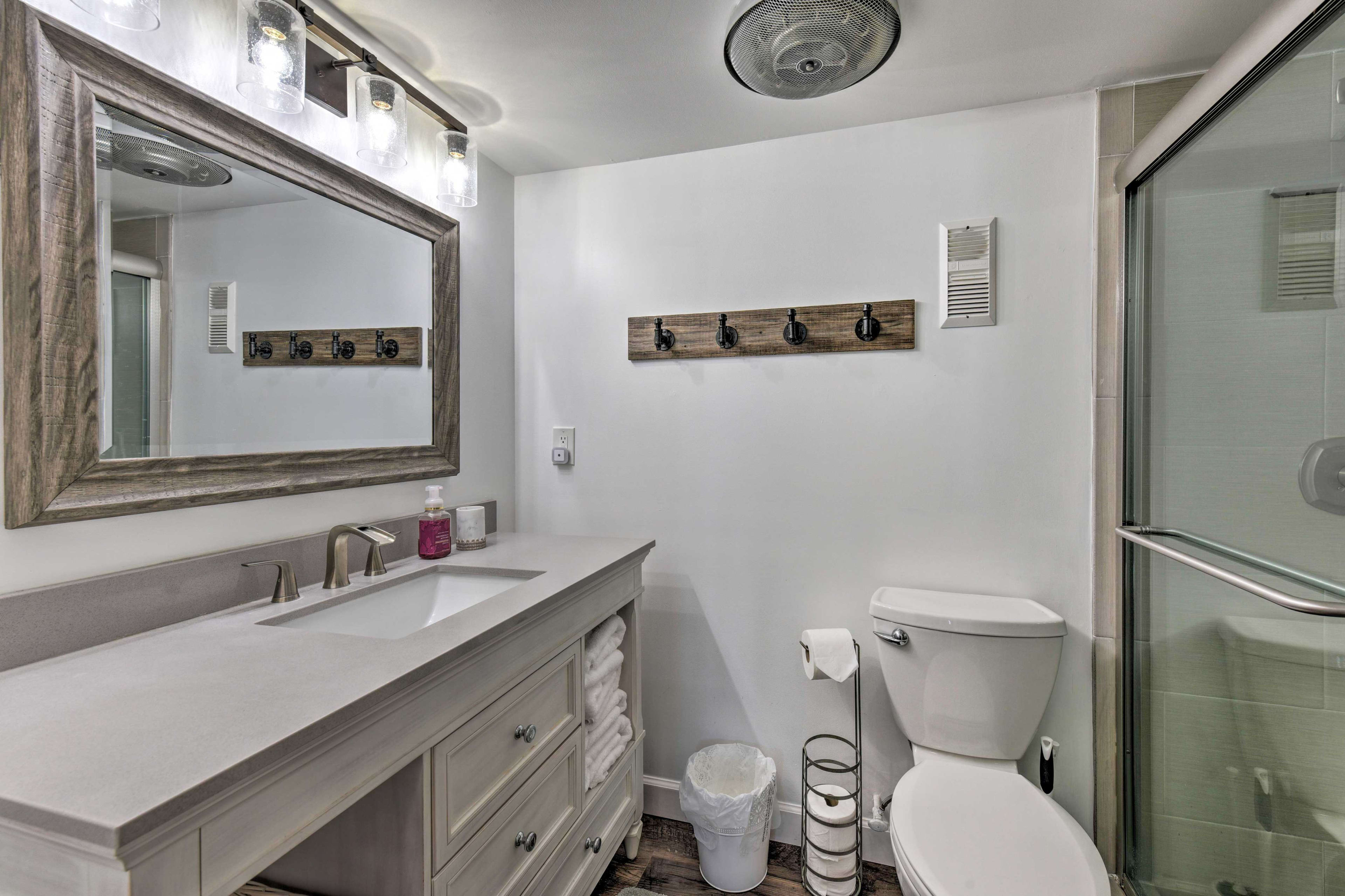 Full En-Suite Bathroom | Towels Provided