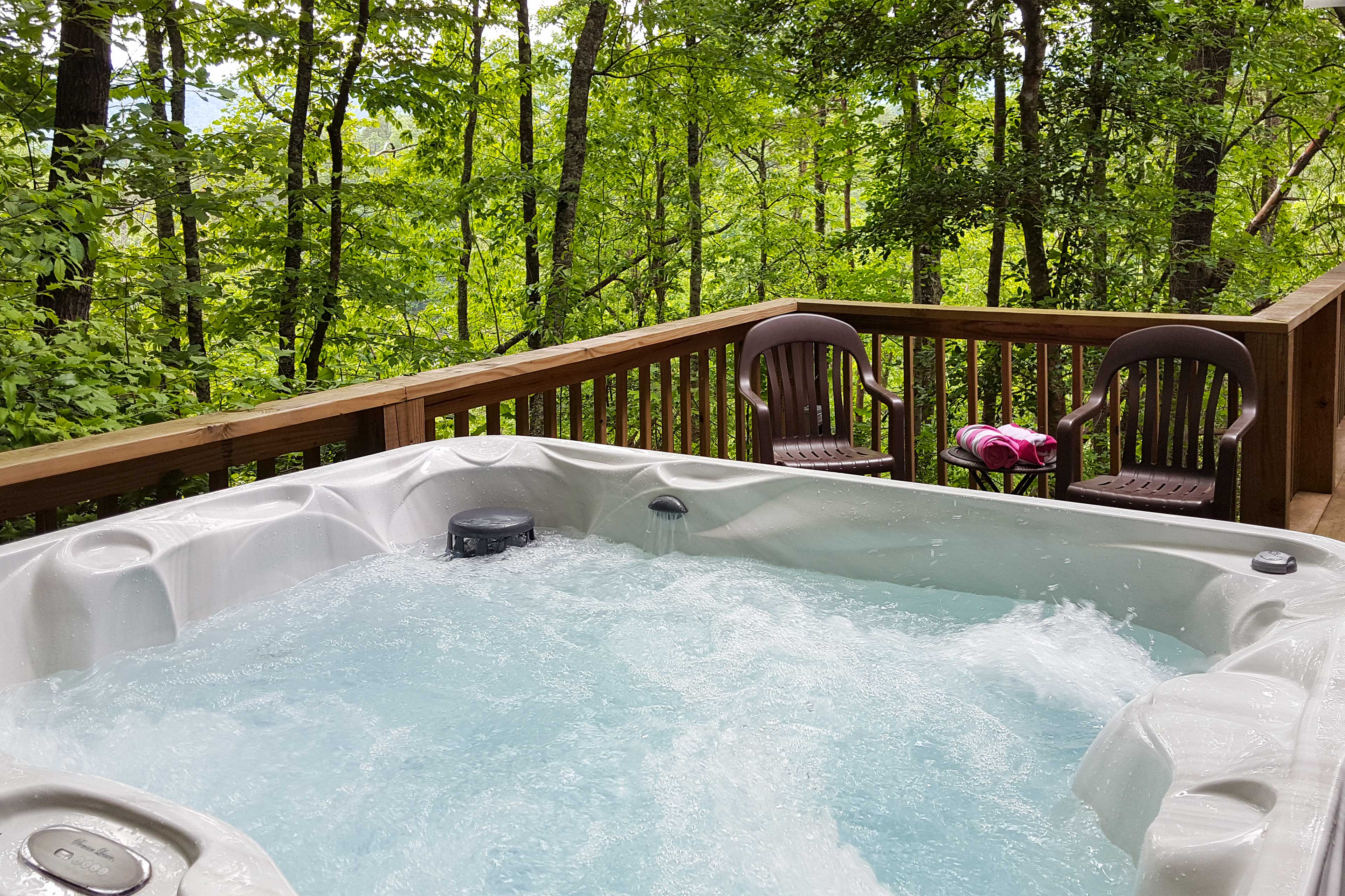 'Nature's Retreat' w/ Hot Tub: 7 Mi to Bryson City