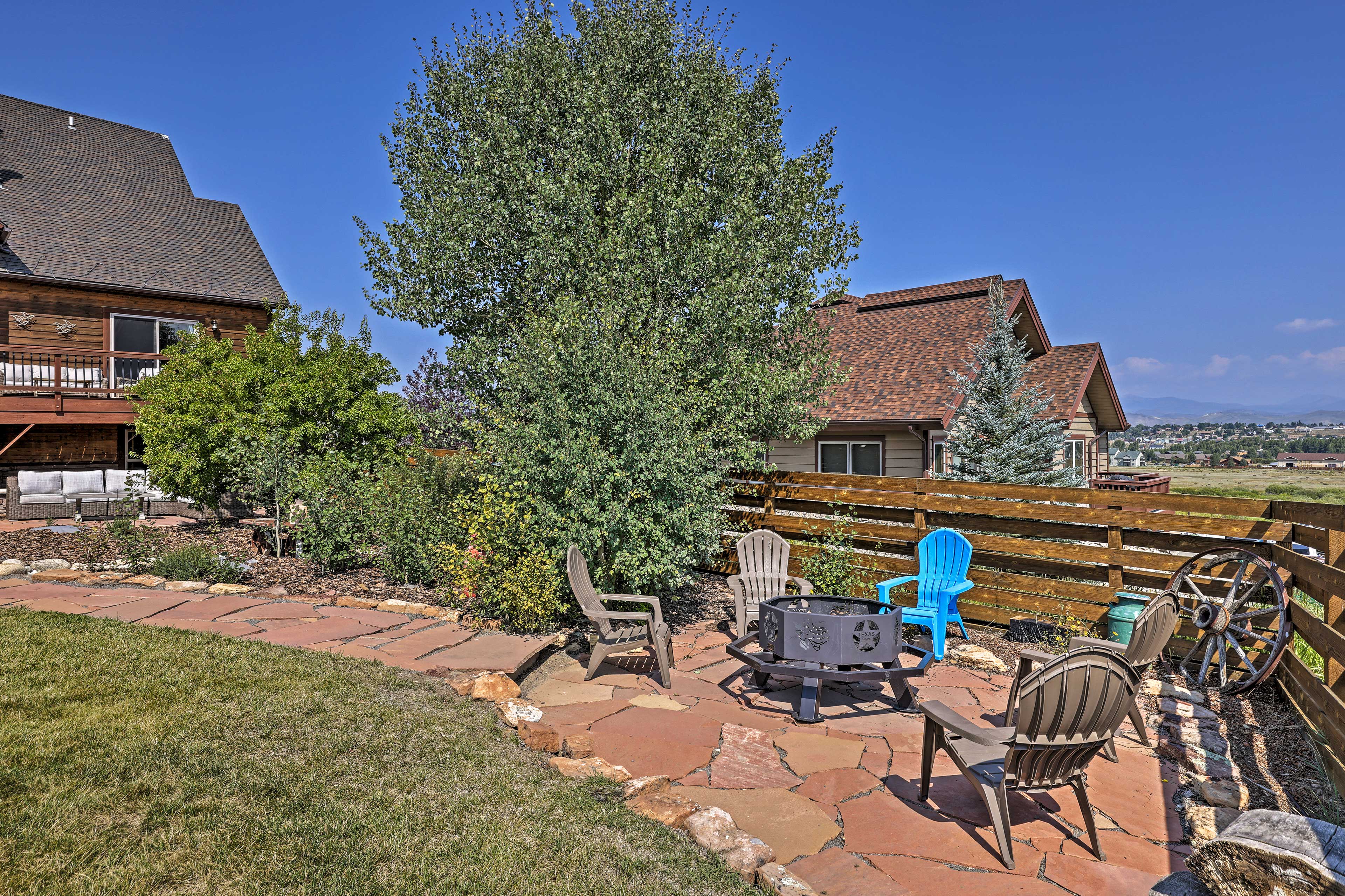 Private, Fenced Yard | Fire Pit