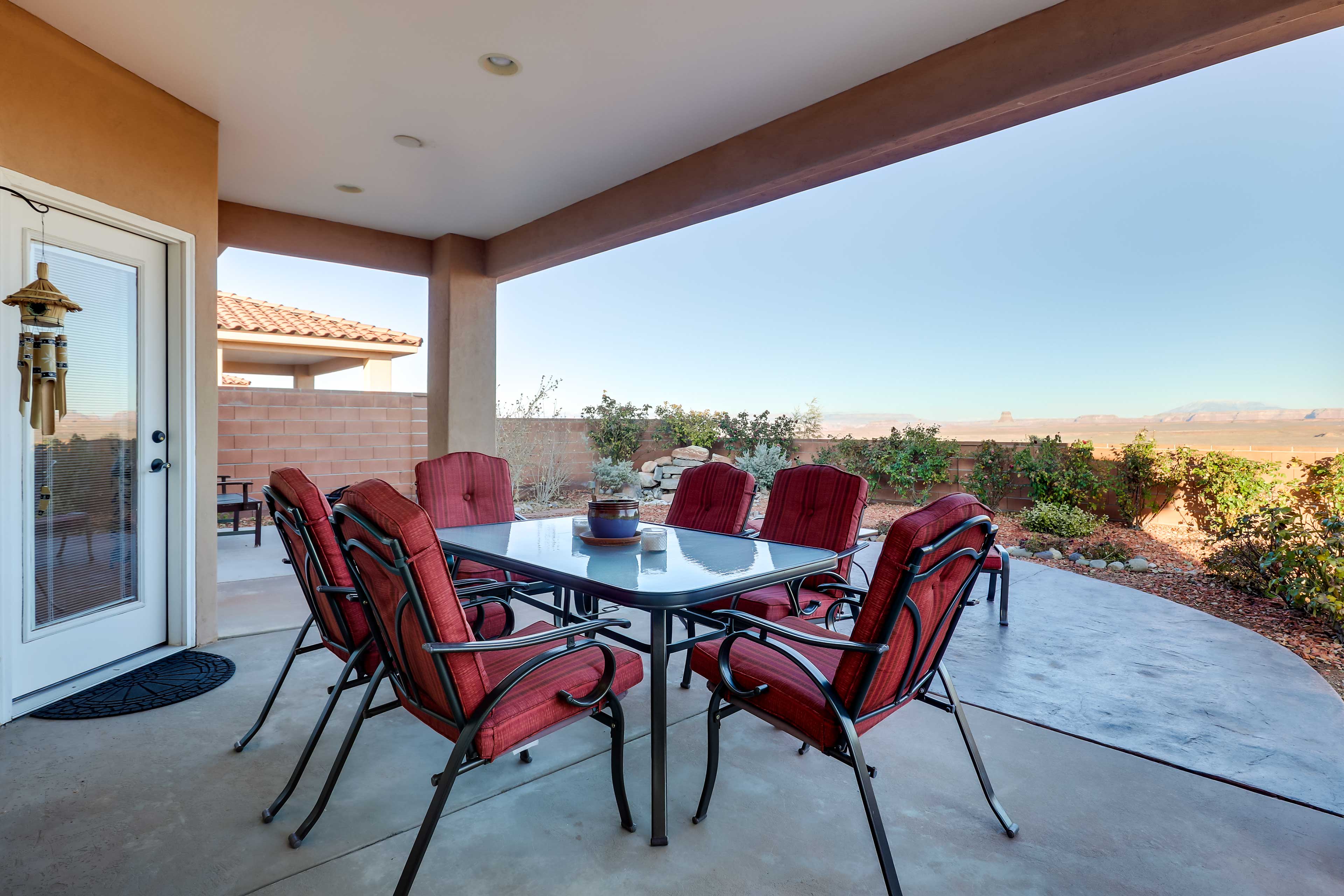 Private Patio w/ Outdoor Dining Area