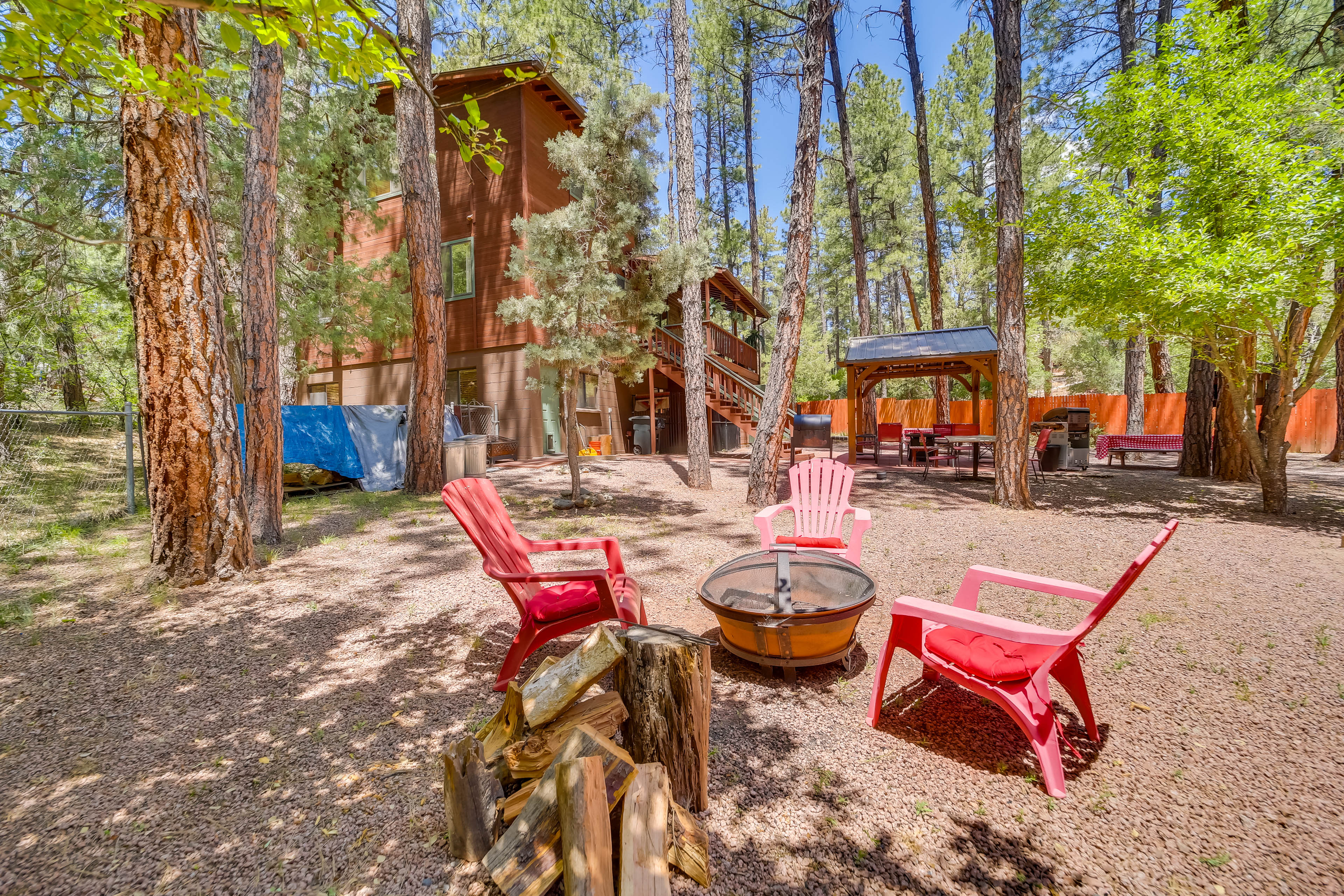 Spacious Pine Getaway w/ 2 Decks: 2 Mi to Downtown