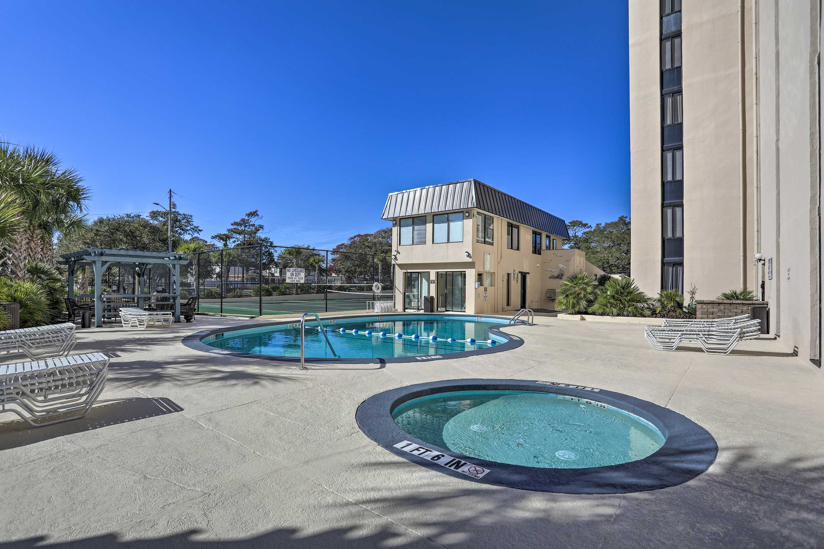 Community Outdoor Pool & Hot Tub