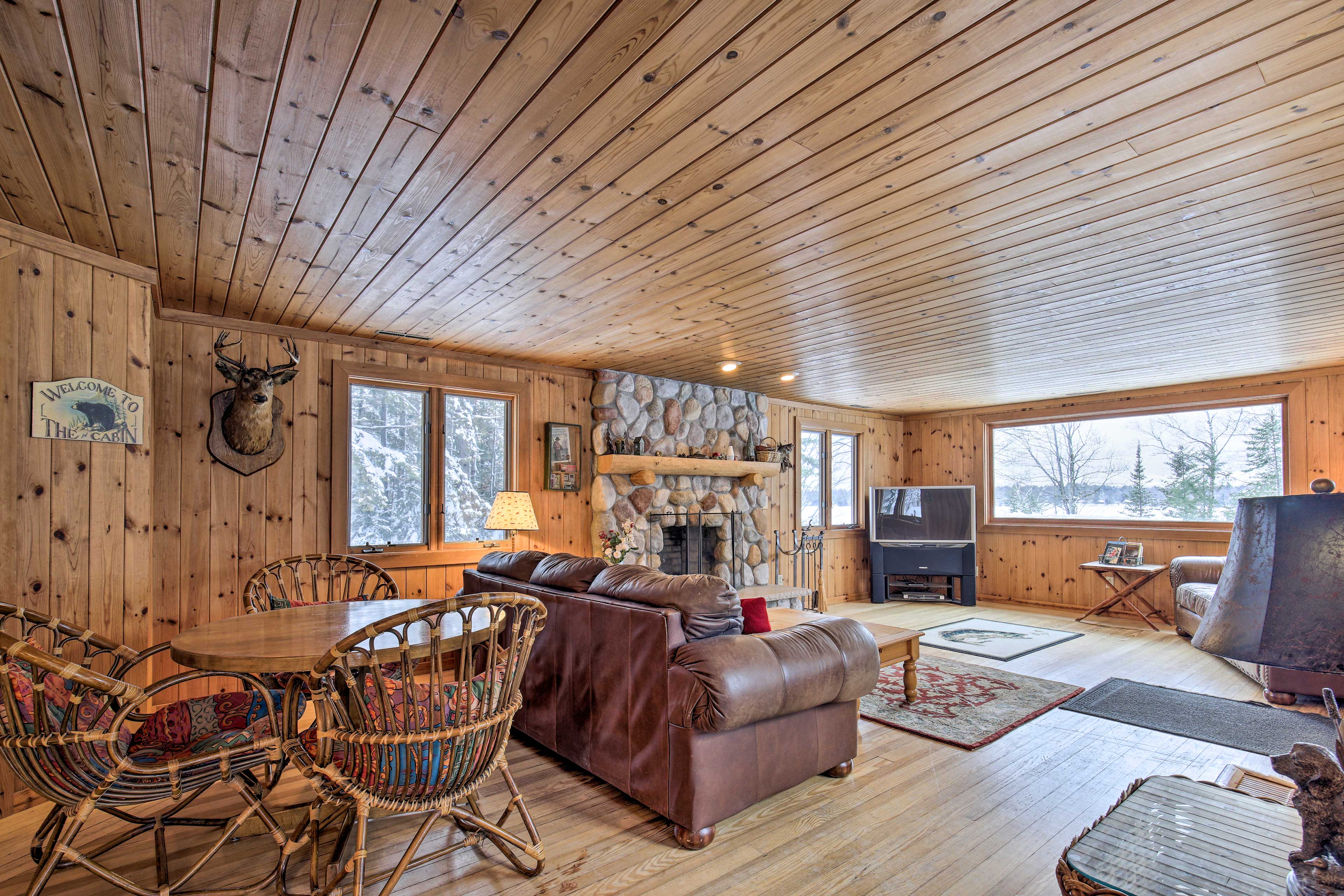 Come visit this 3-bedroom, 1-bathroom cabin on Pike Lake.