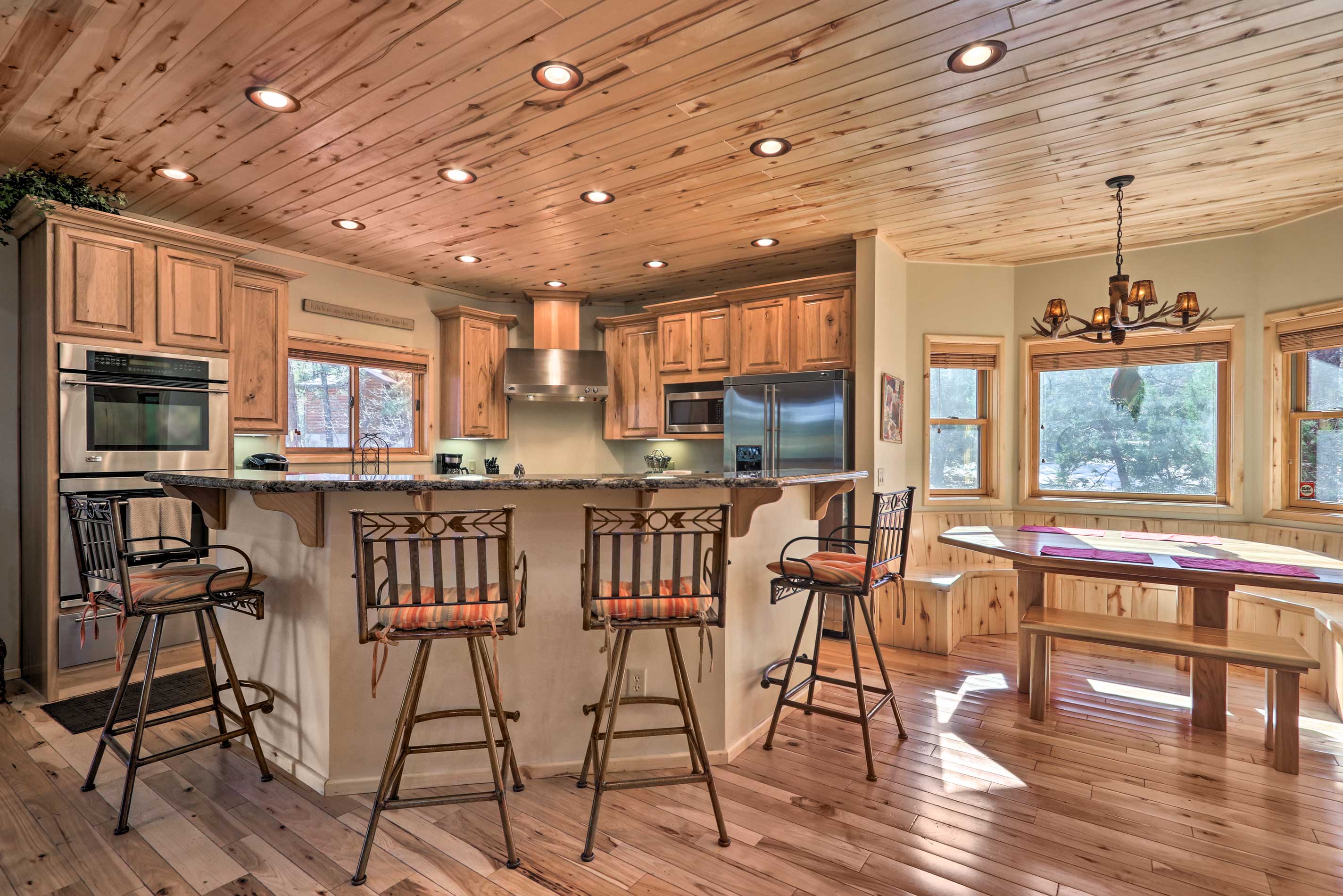 Kitchen | Breakfast Bar