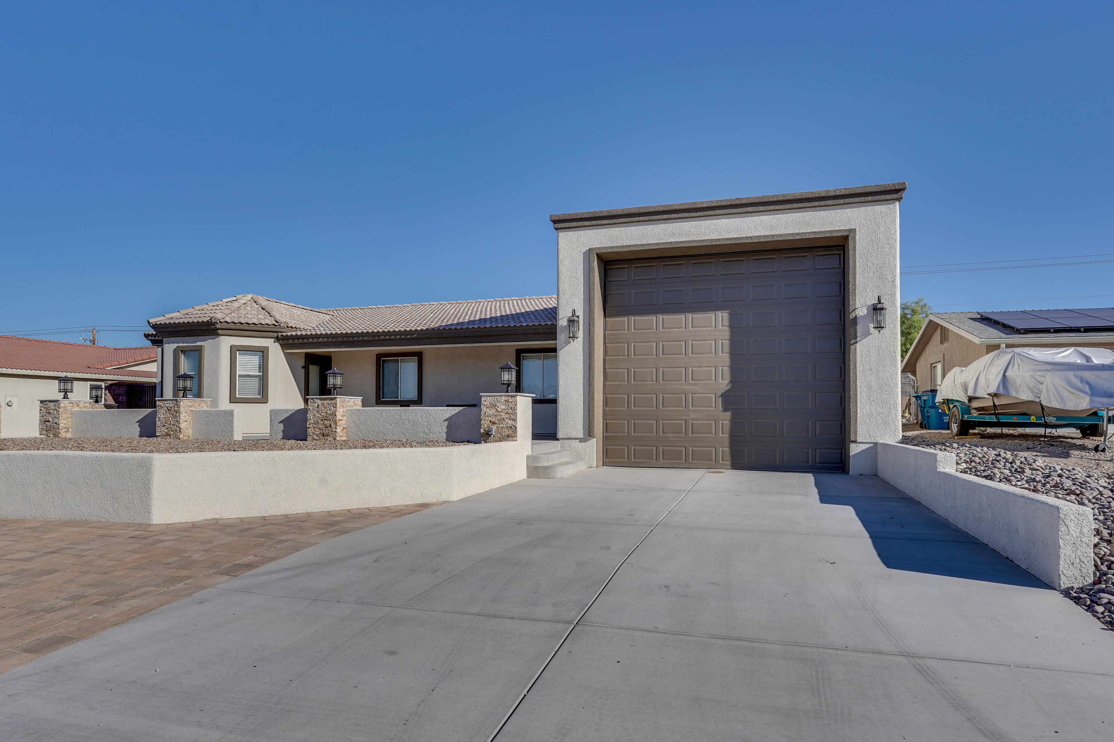 Parking | Driveway (2 Vehicles) | Garage (2 Vehicles)