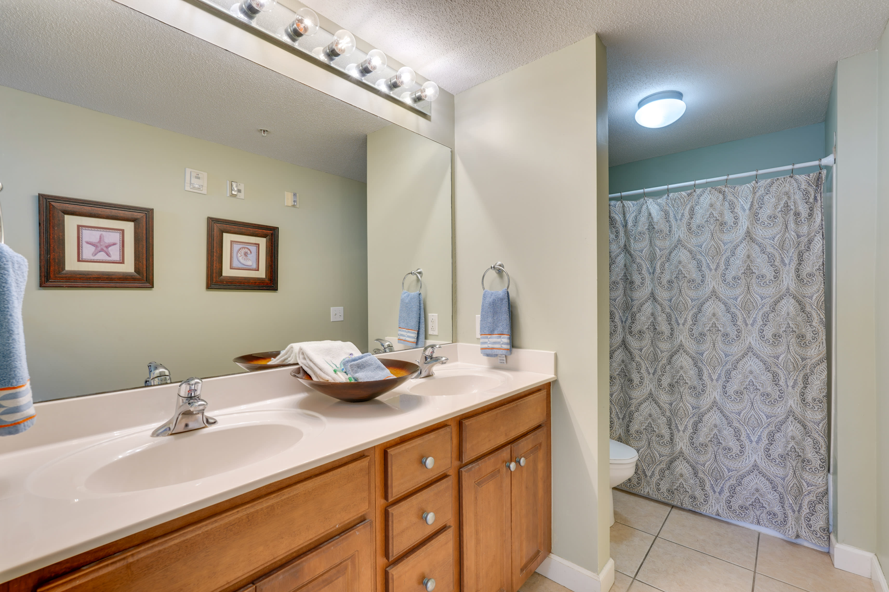 Full Bathroom | Towels & Linens Provided