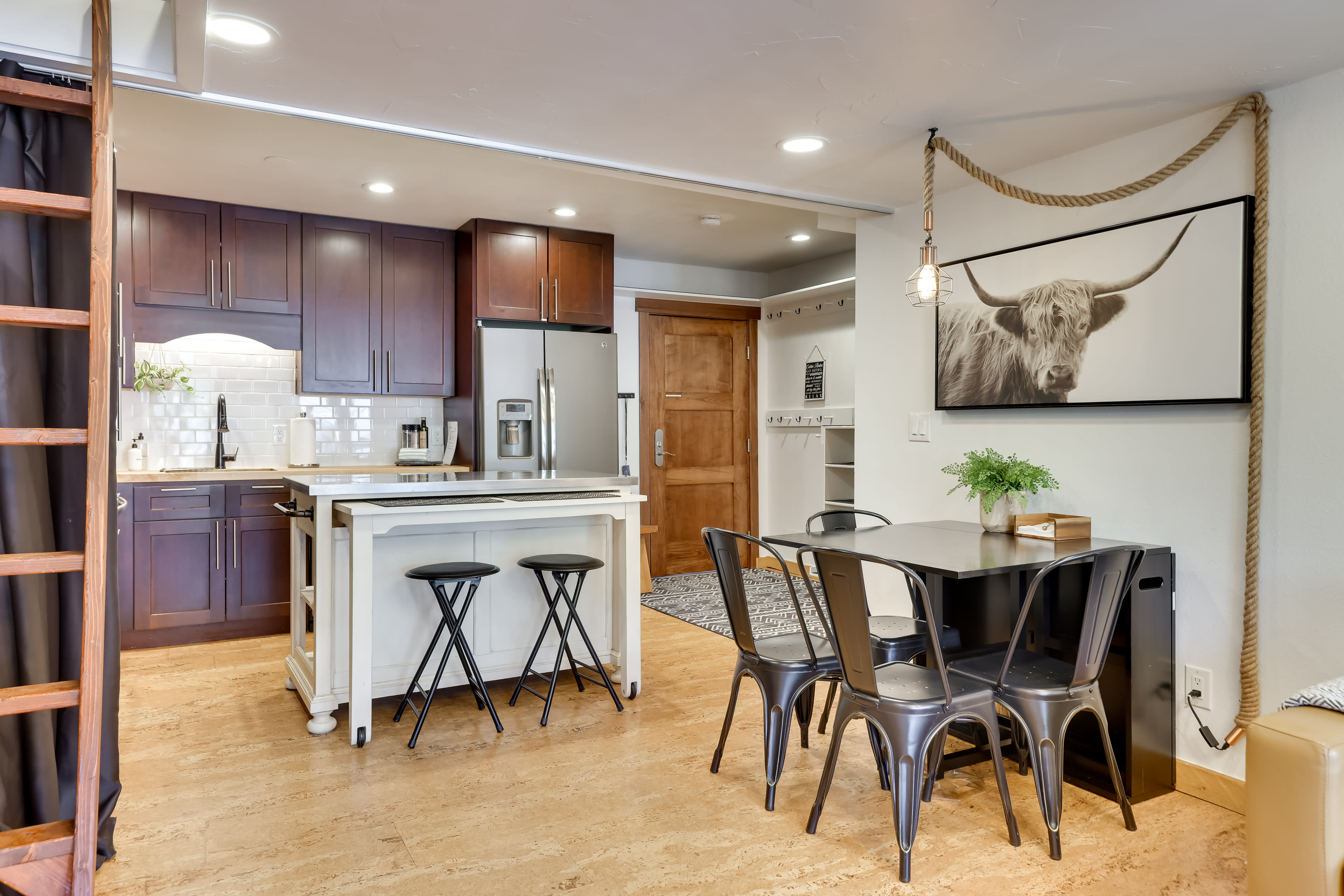 Dining Area | Dishware & Flatware Provided