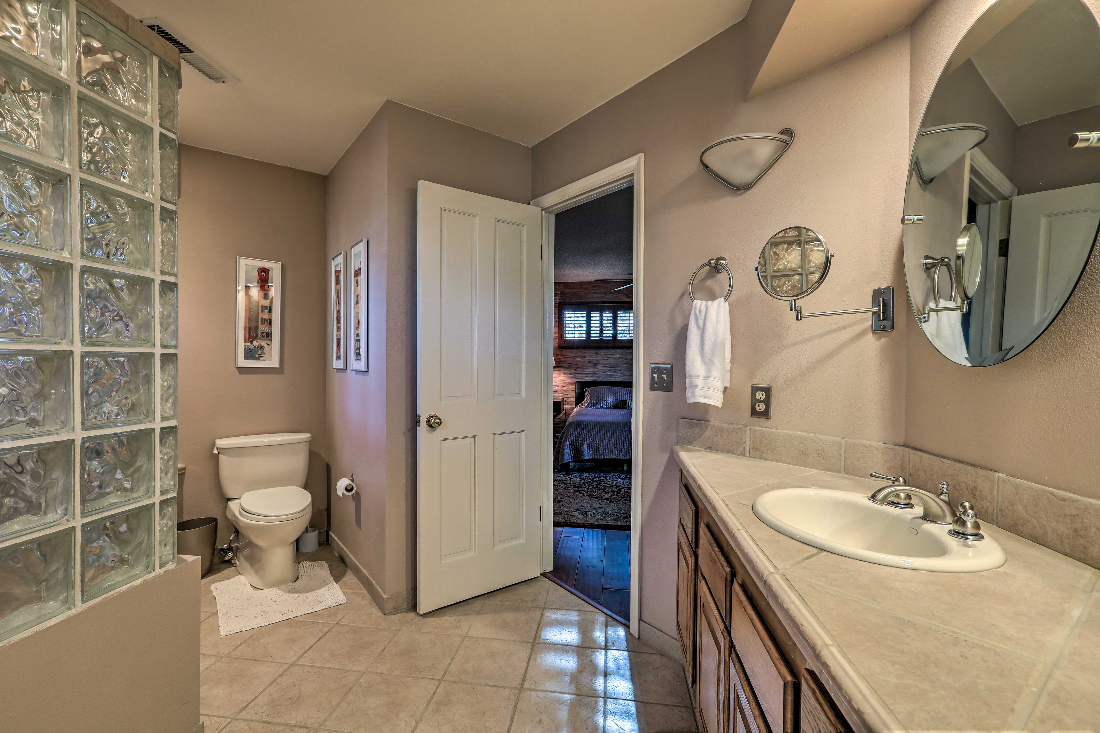 En-Suite Bathroom | Towels Provided