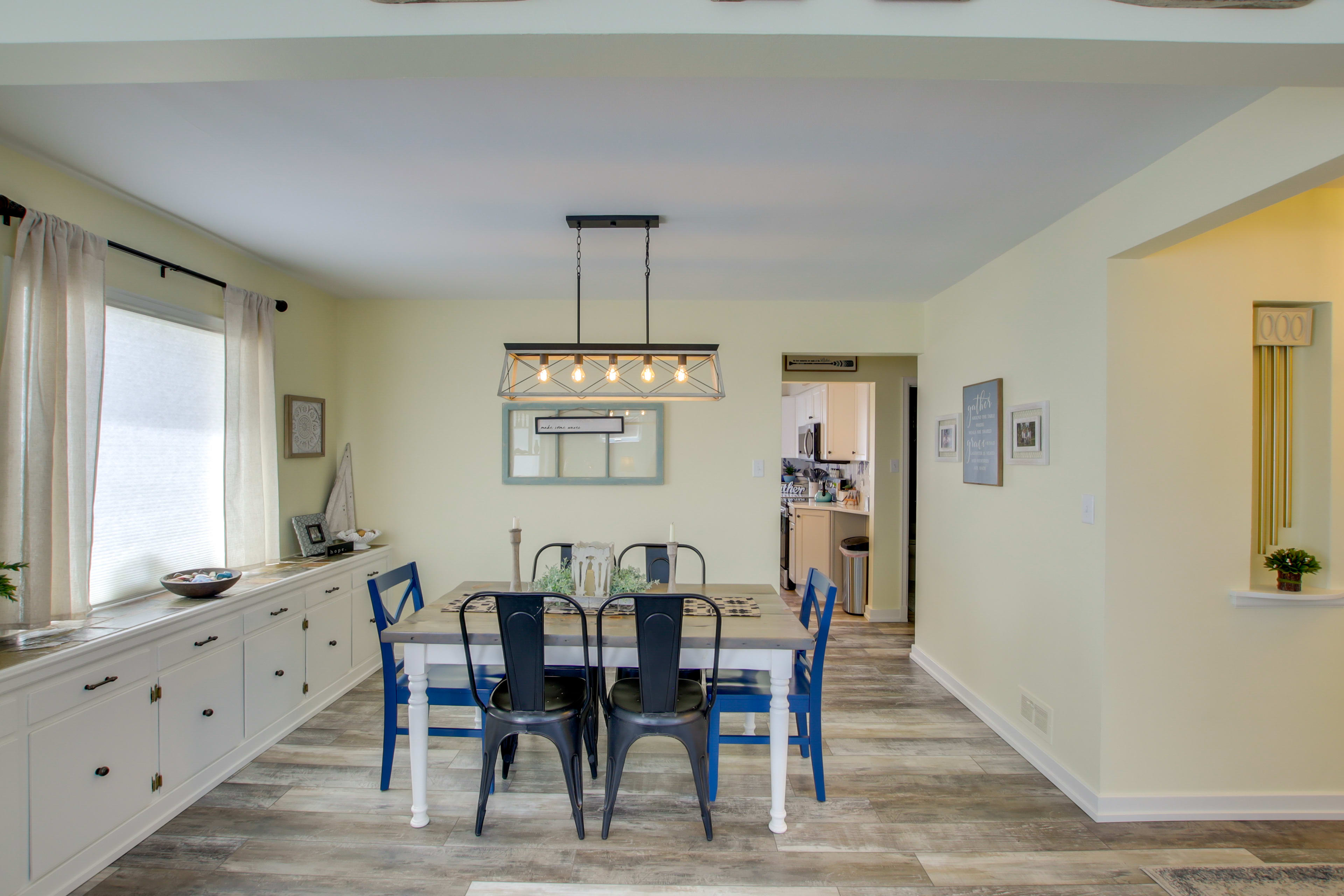 Dining Area | Dishes & Flatware Provided