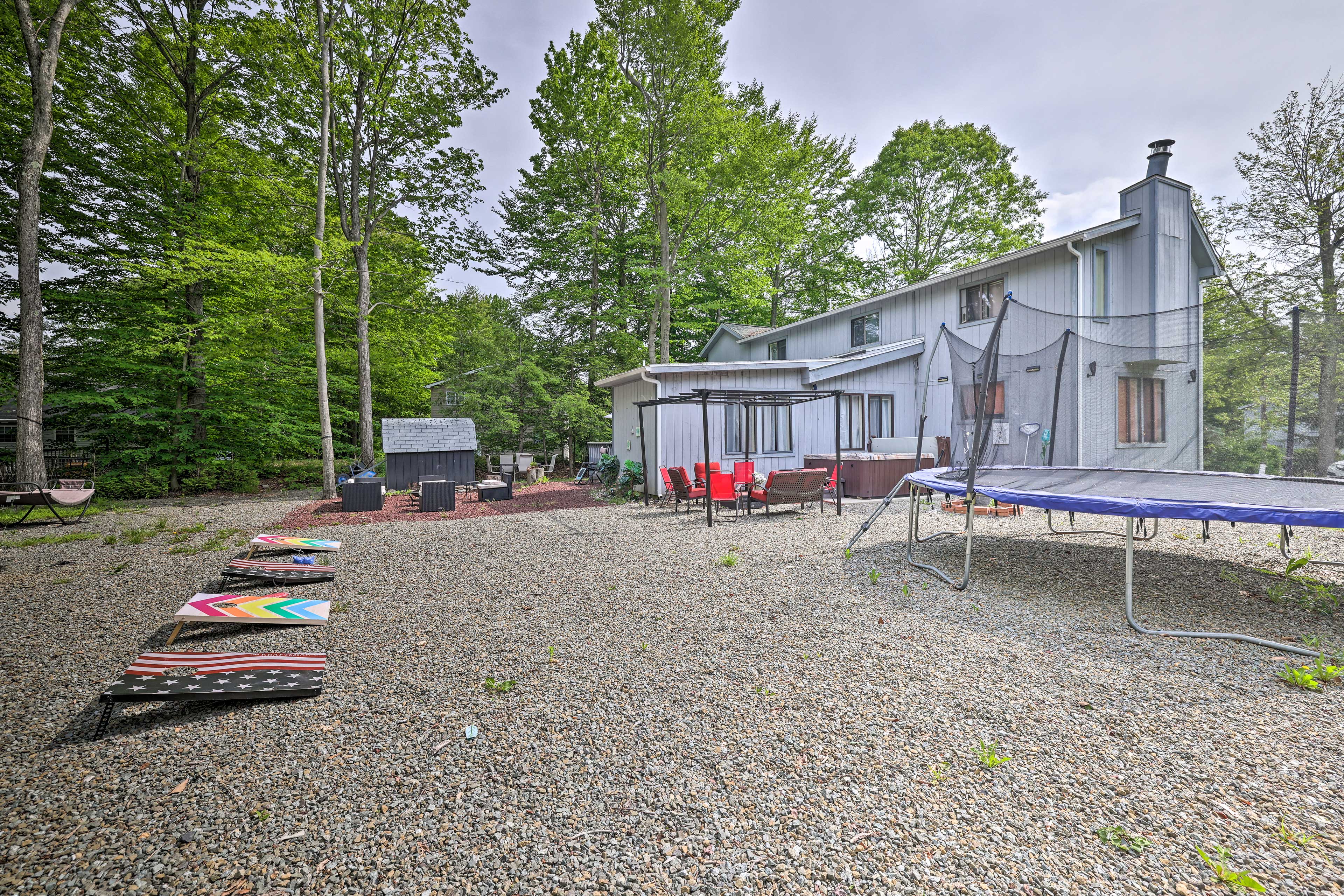 Private Yard | Hot Tub