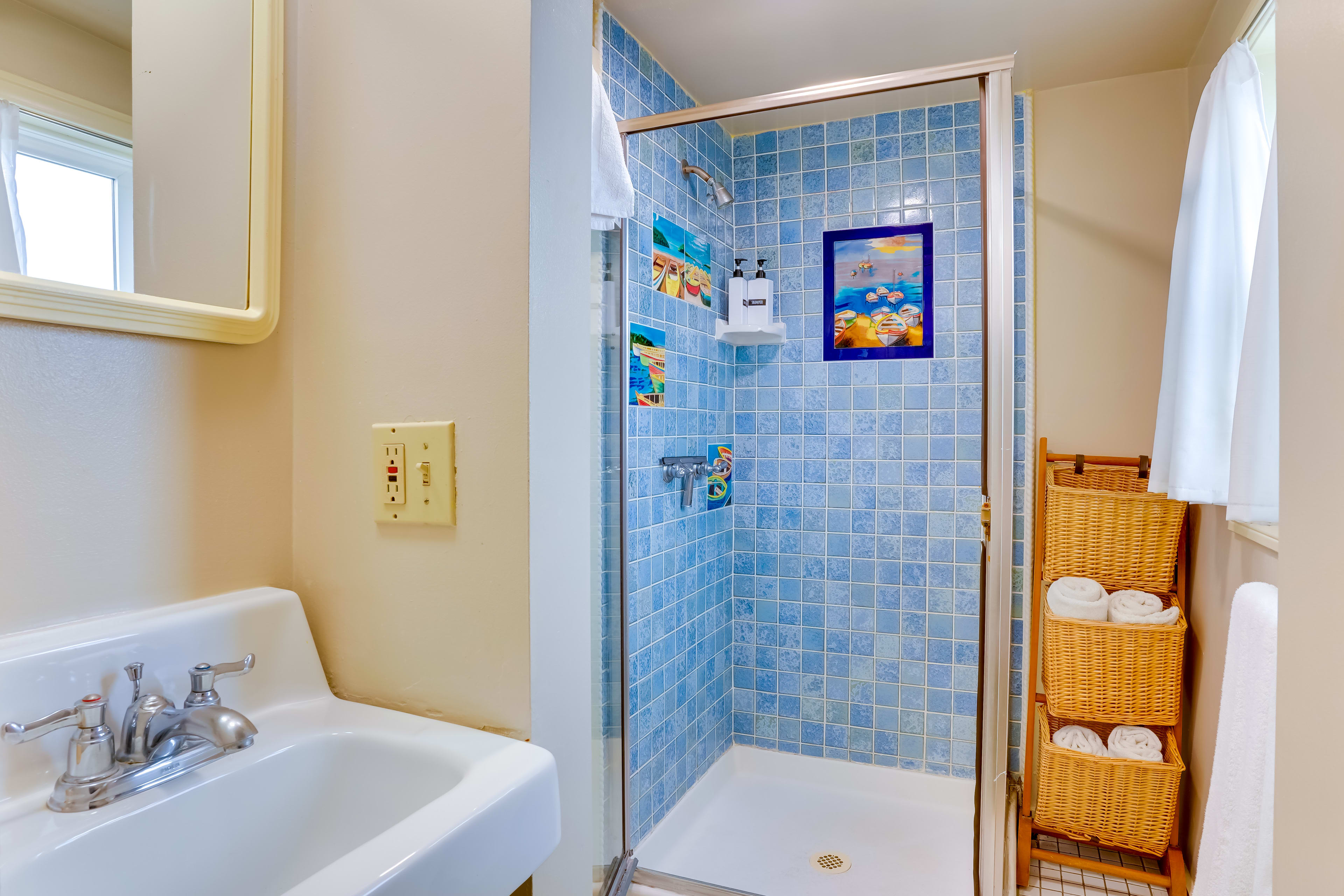 Full Bathroom | Towels & Linens Provided