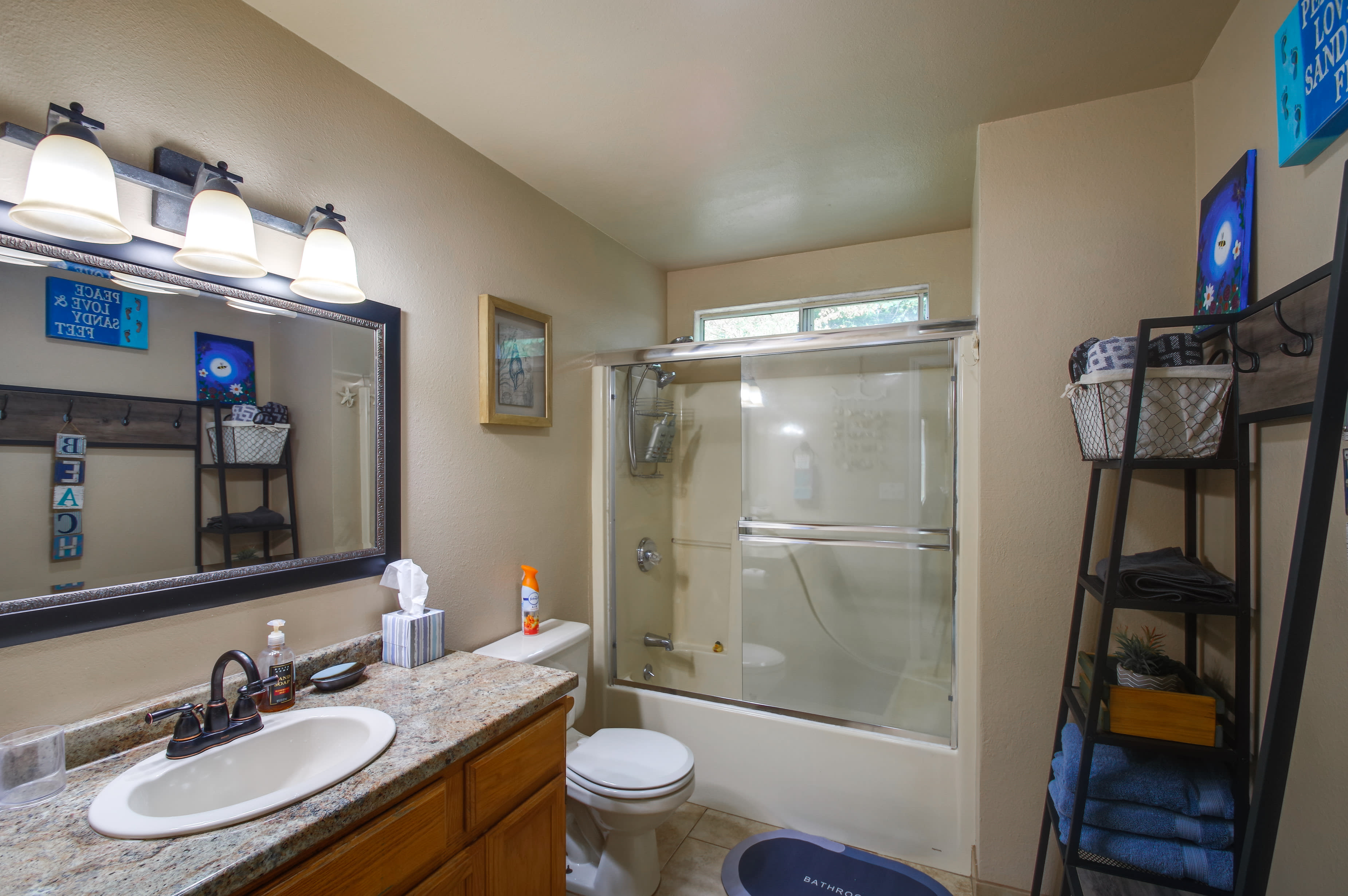 Full Bathroom | Towels & Linens Provided