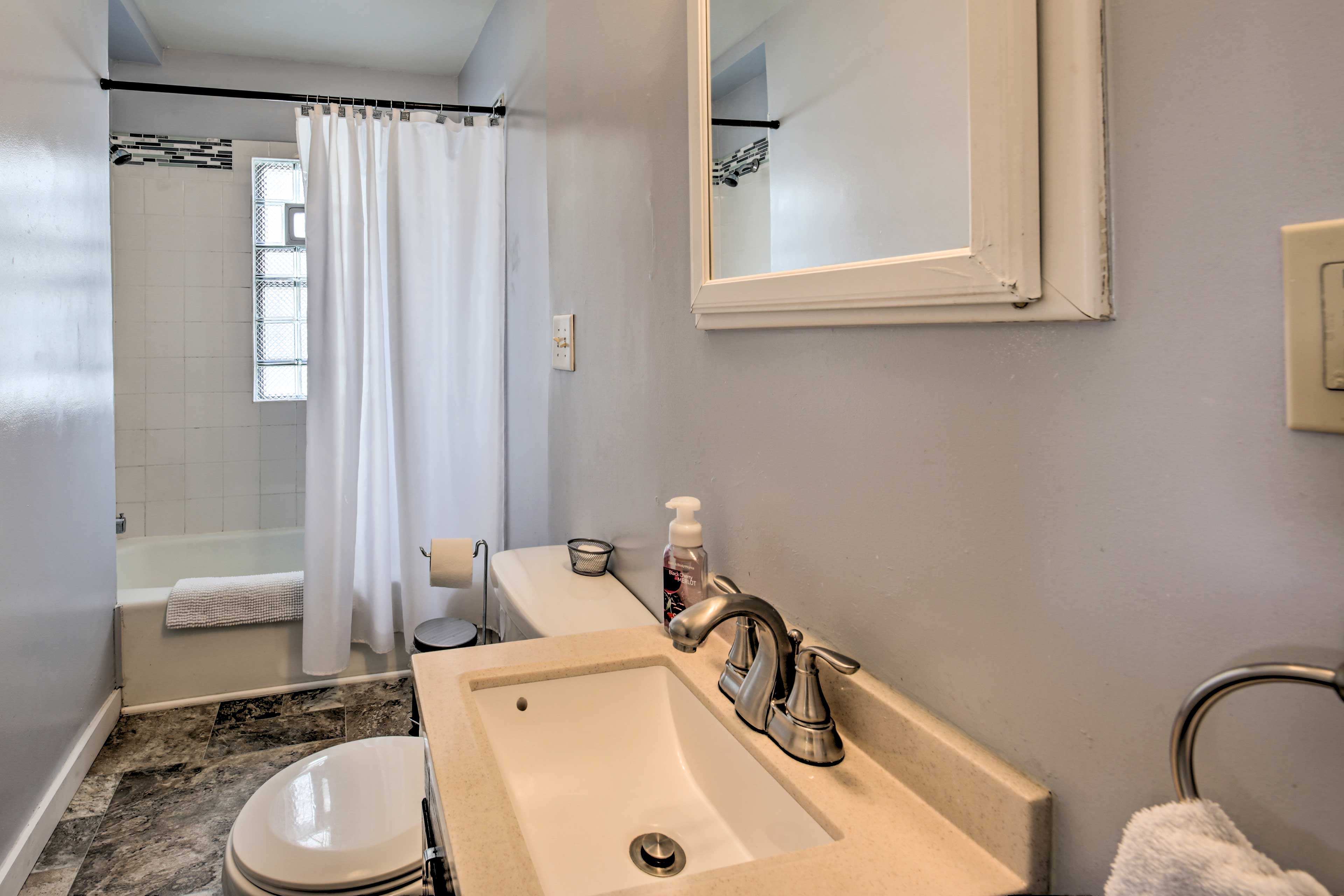 The home has 1 pristine bathroom.