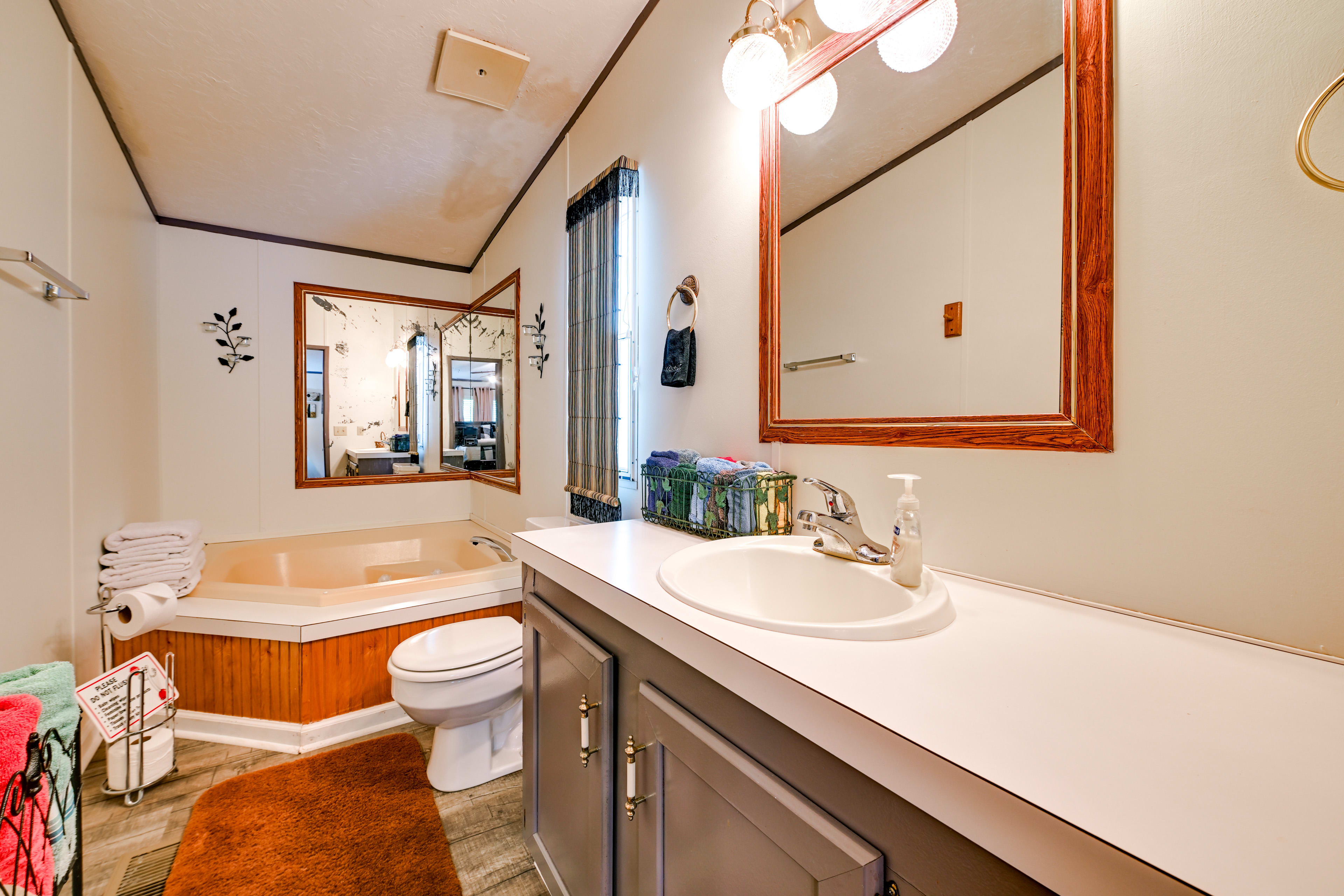 En-Suite Bathroom | Soaking Tub