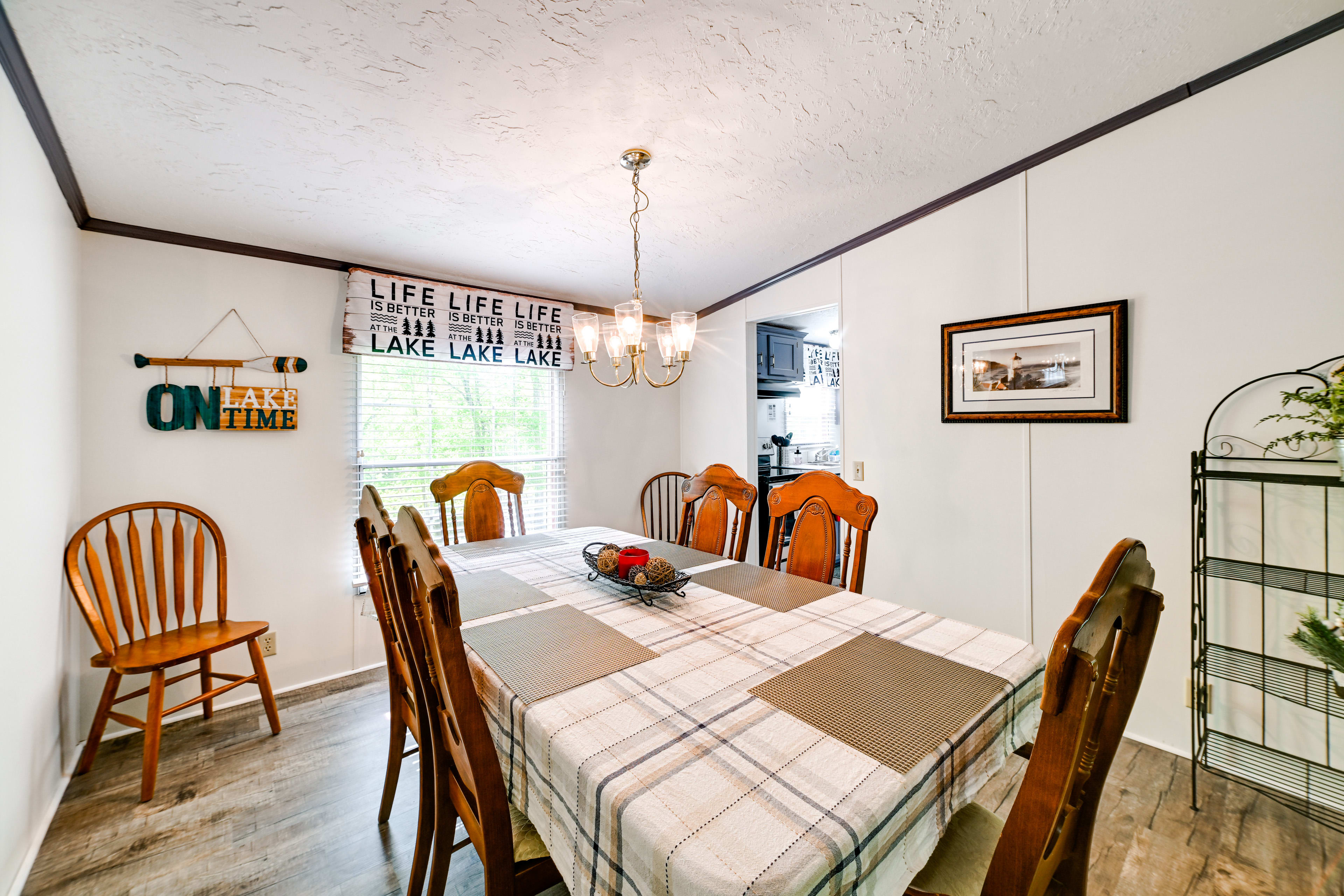 Dining Area | Dishes & Flatware Provided