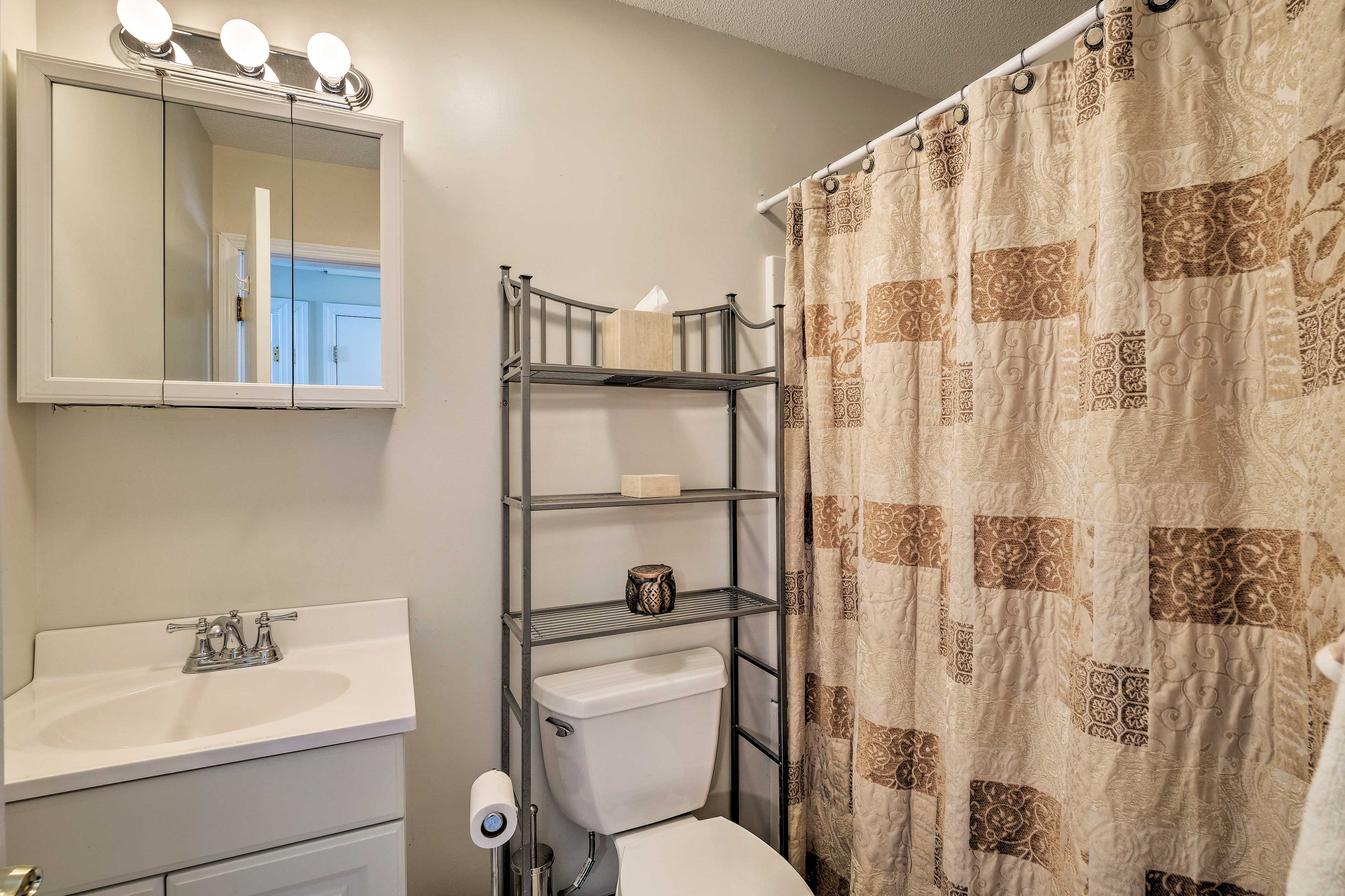 Full Bathroom | Towels & Linens Provided