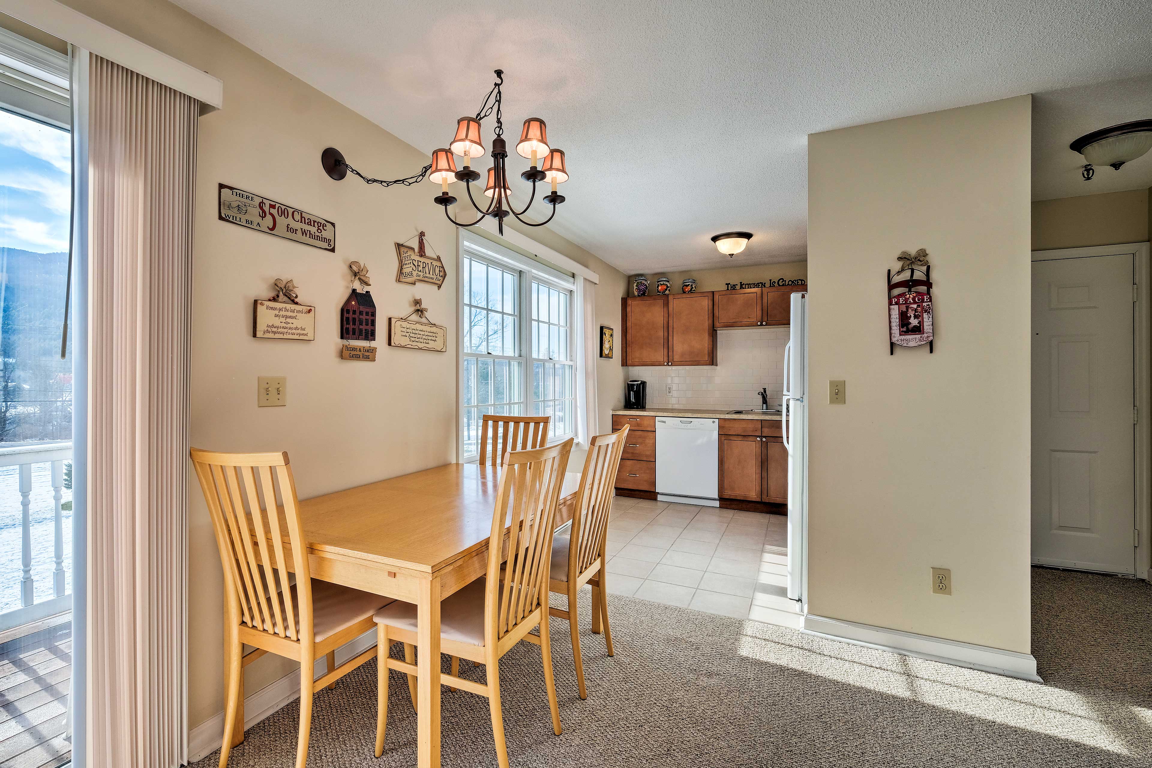 Dining Area | Dishes & Flatware Provided