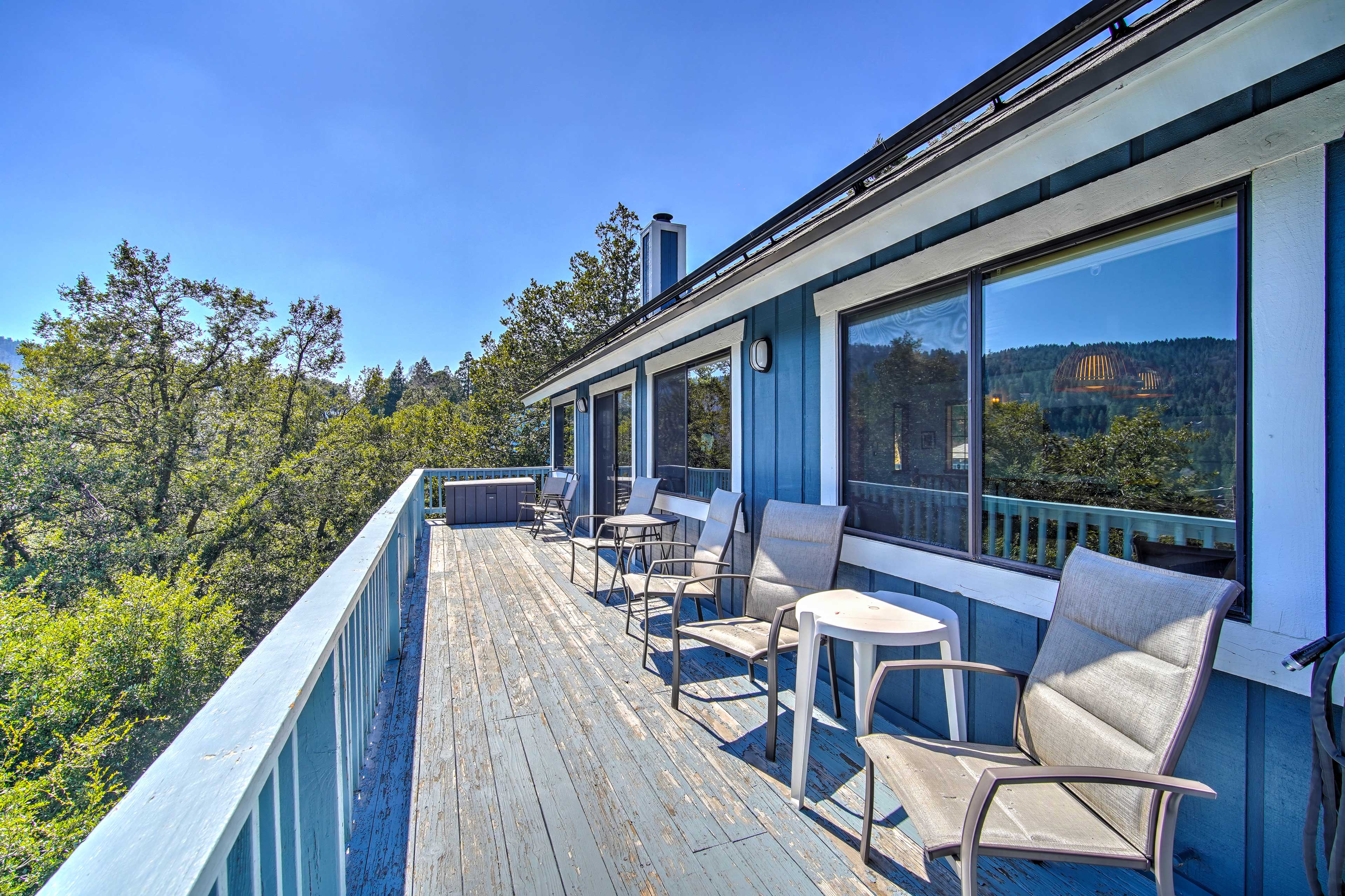 Upper Deck | Lake & Mountain Views