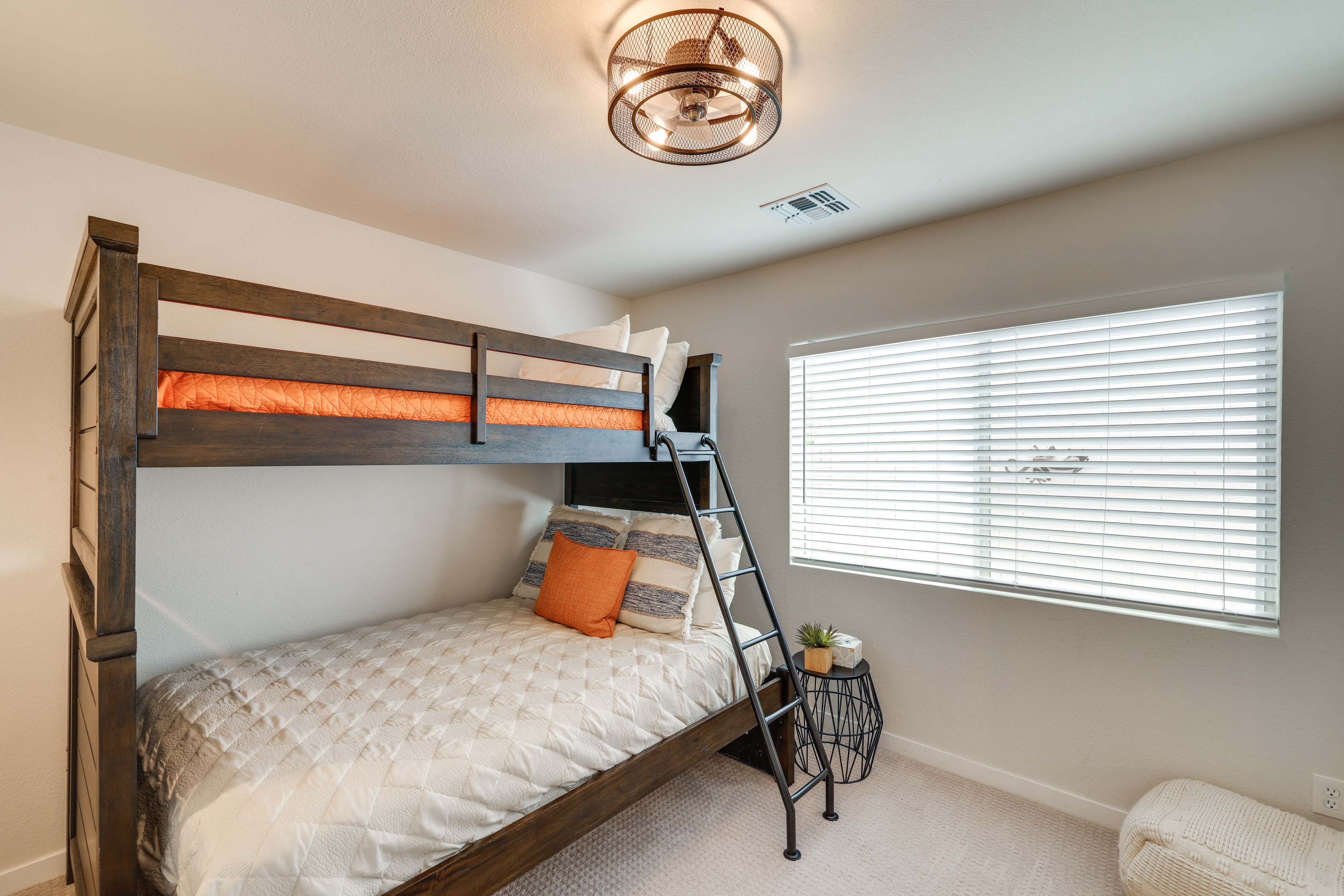 Bedroom 3 | Twin/Full Bunk Bed