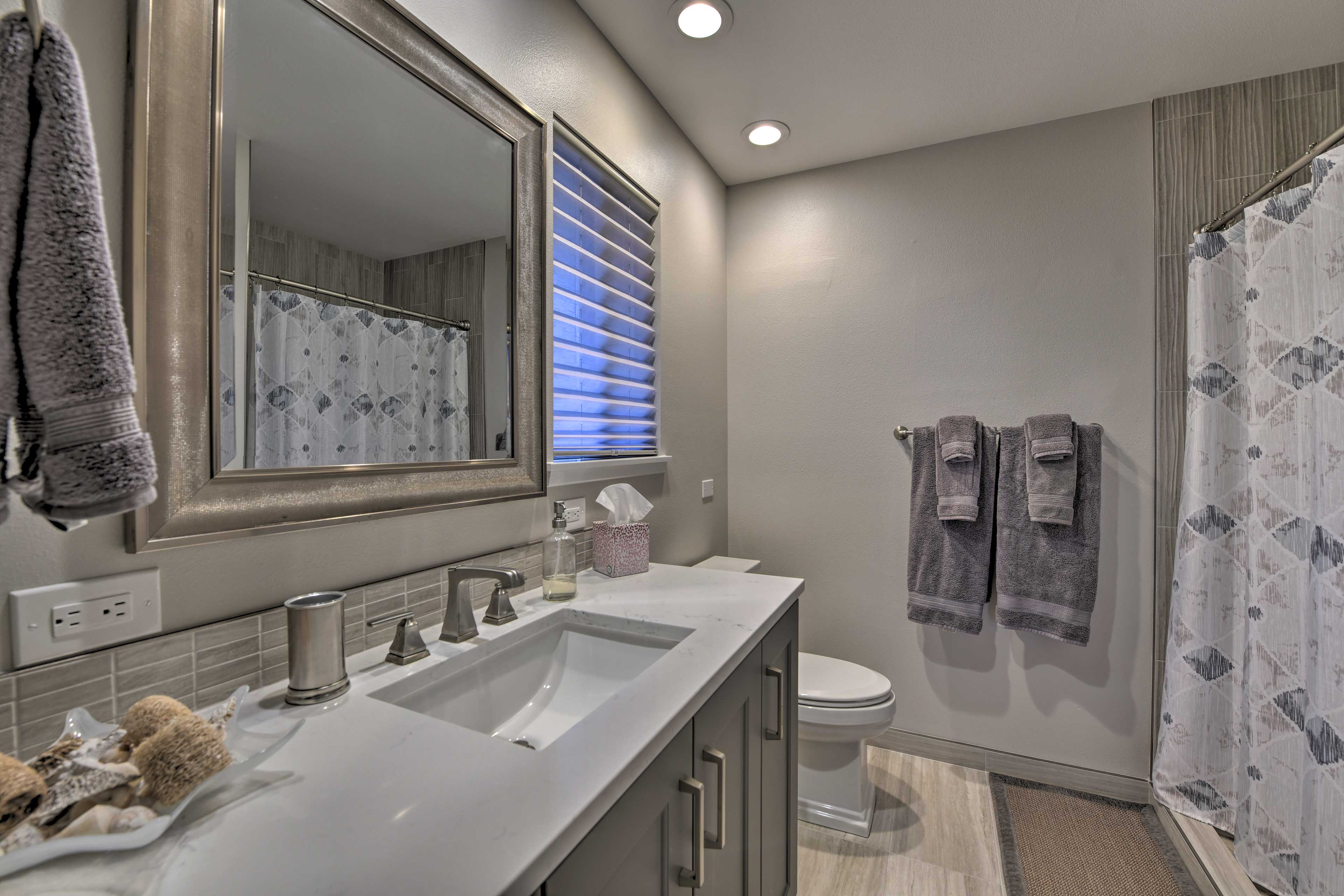 En-Suite Bathroom | Towels Provided