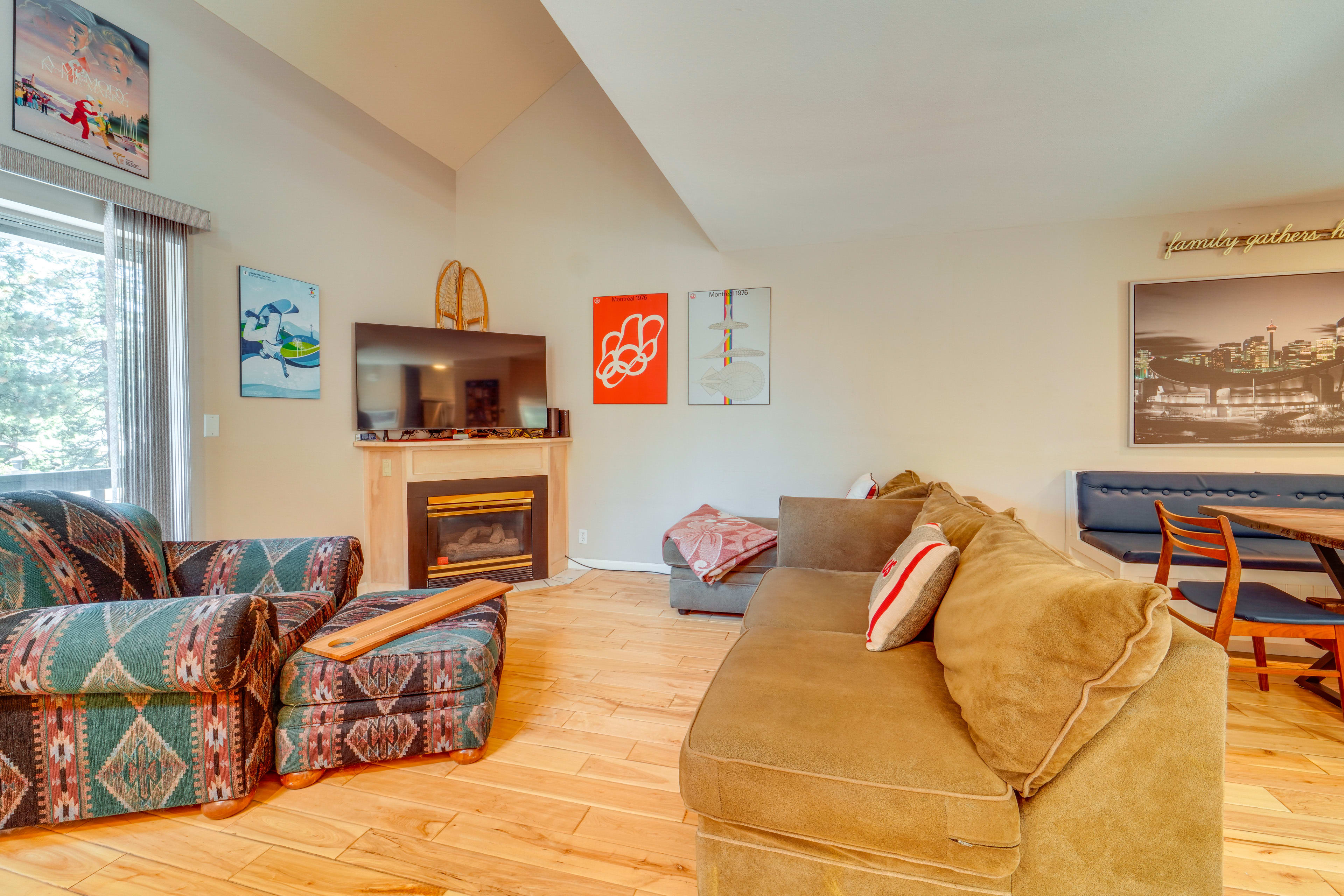 Living Room | Smart TV | Fireplace | Full Sleeper Sofa