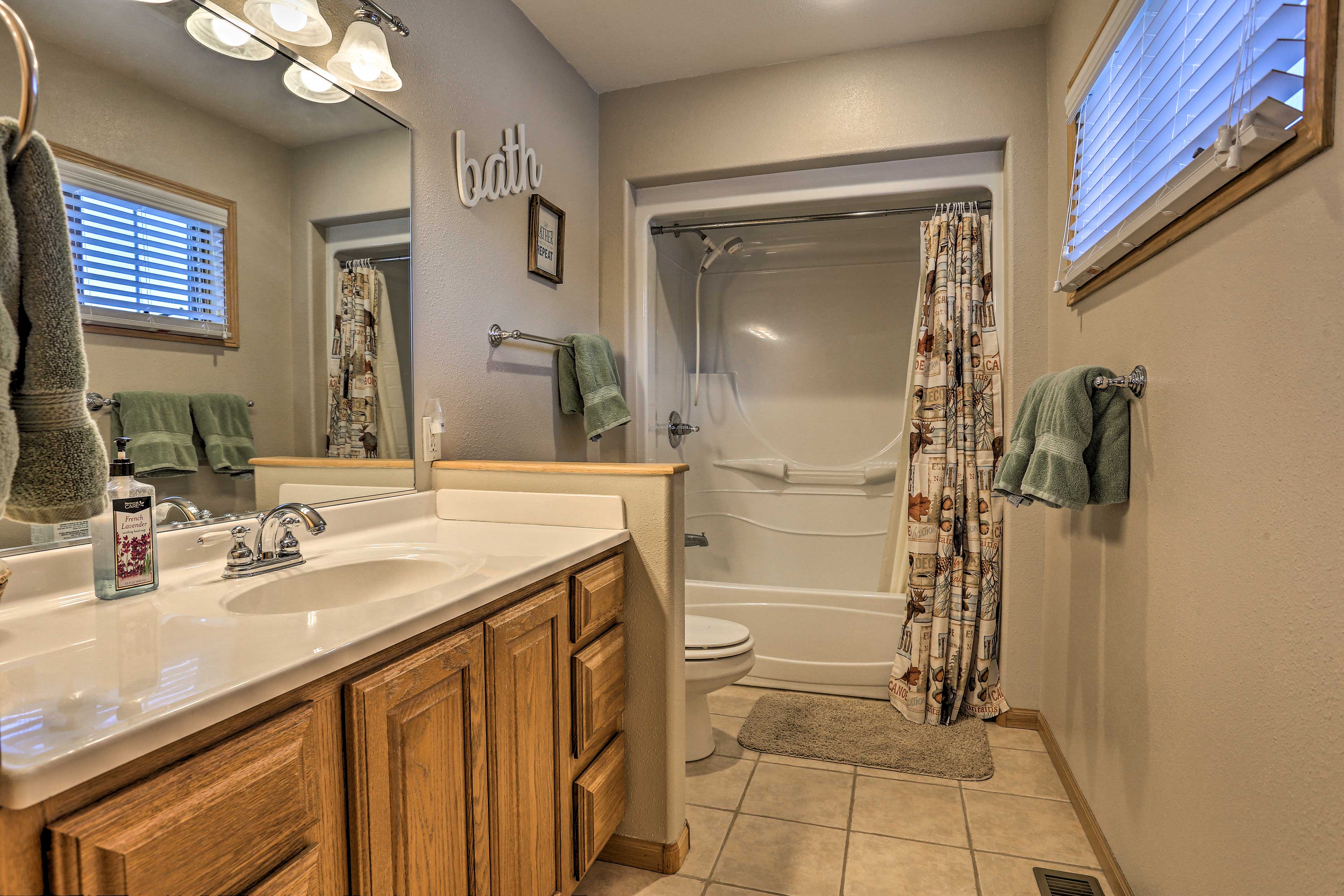 En-Suite Bathroom | Towels & Linens Provided