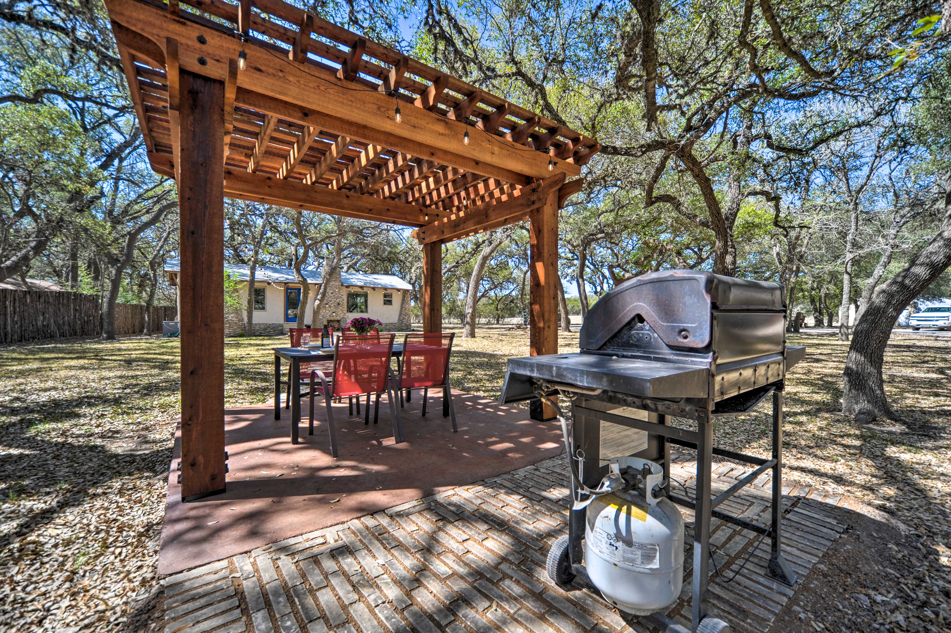 Dining Area | Gas Grill