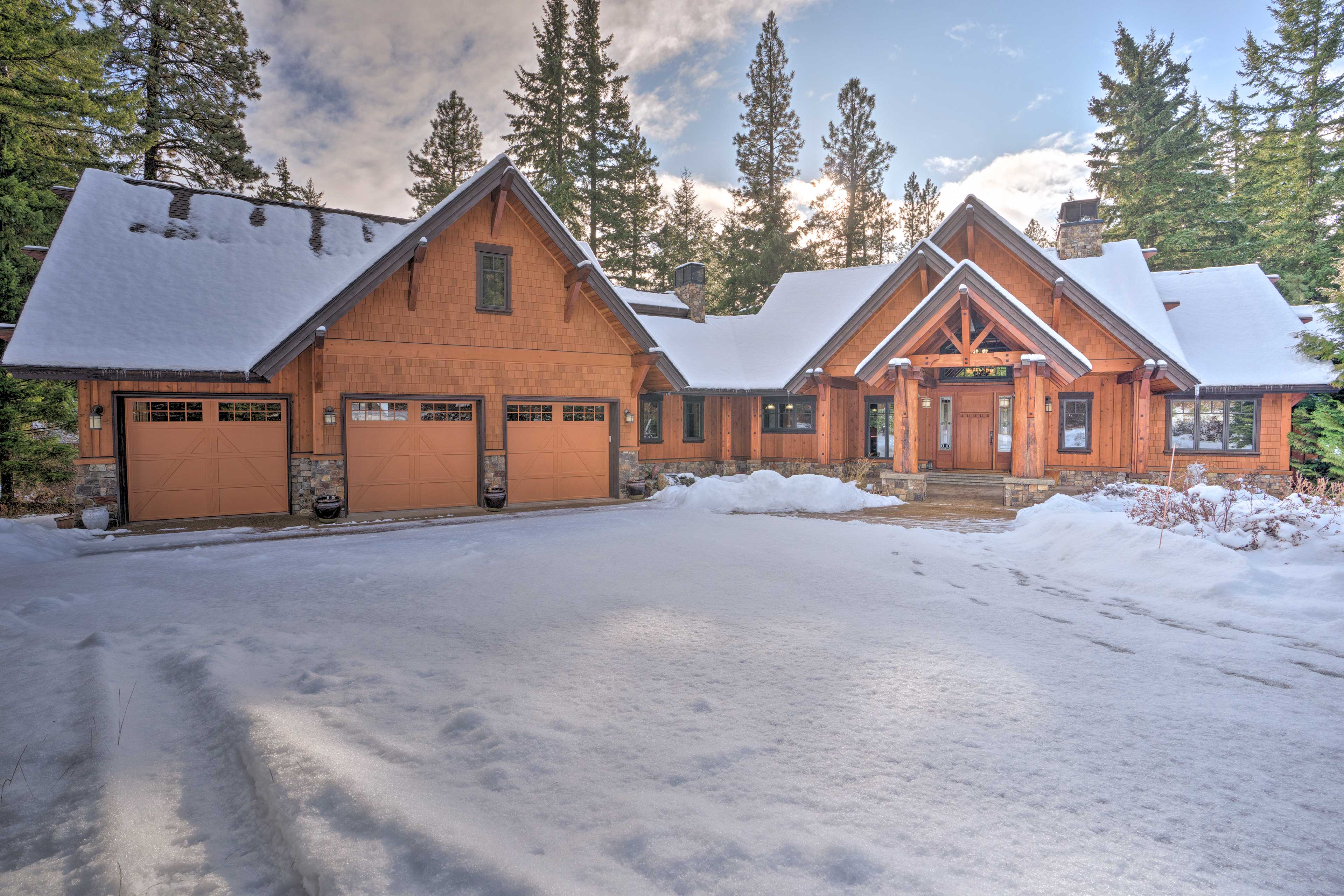 Cle Elum Vacation Rental | 6BR | 5.5BA | 6,000 Sq Ft | Stairs to Access