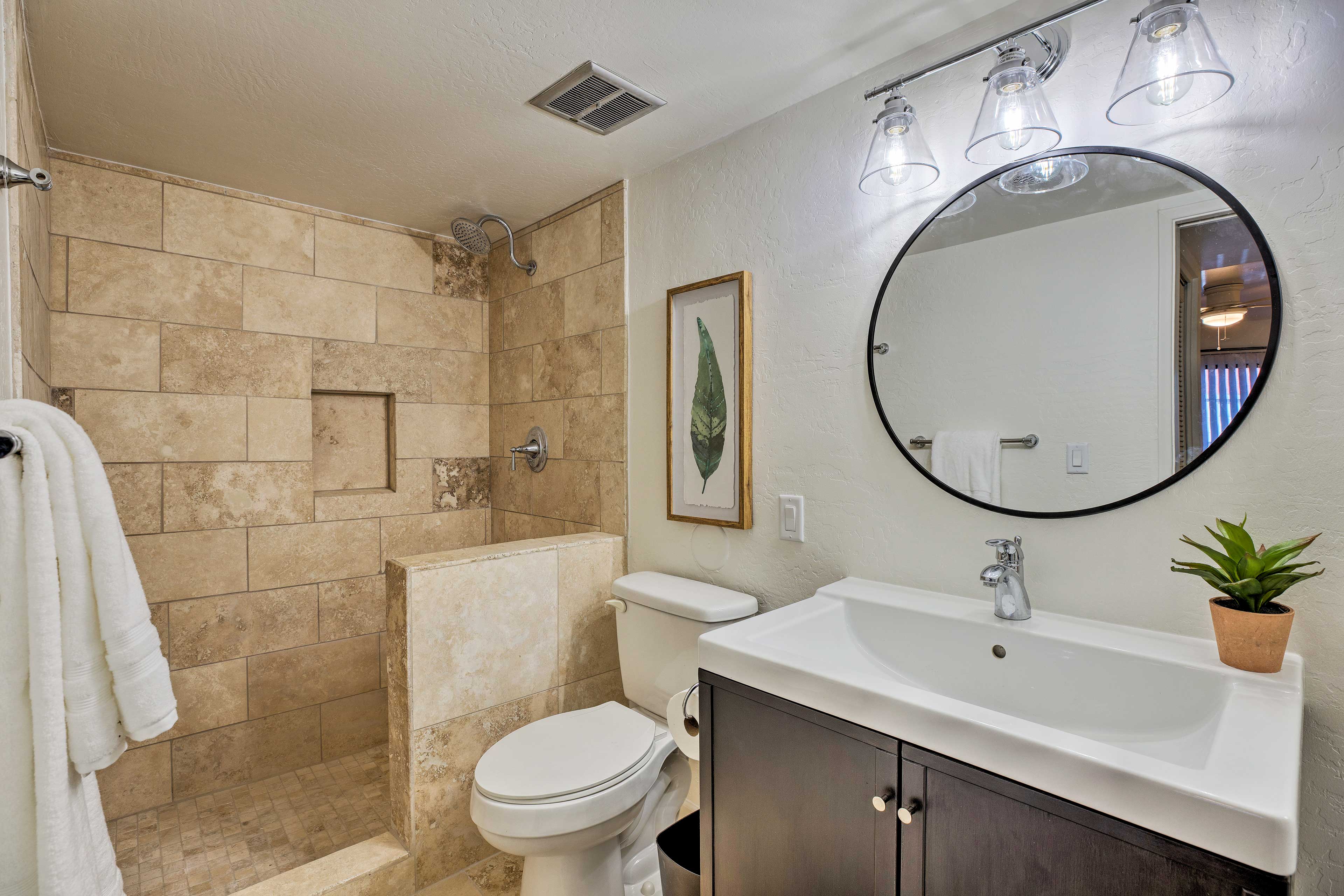 En-Suite Bathroom | Towels Provided