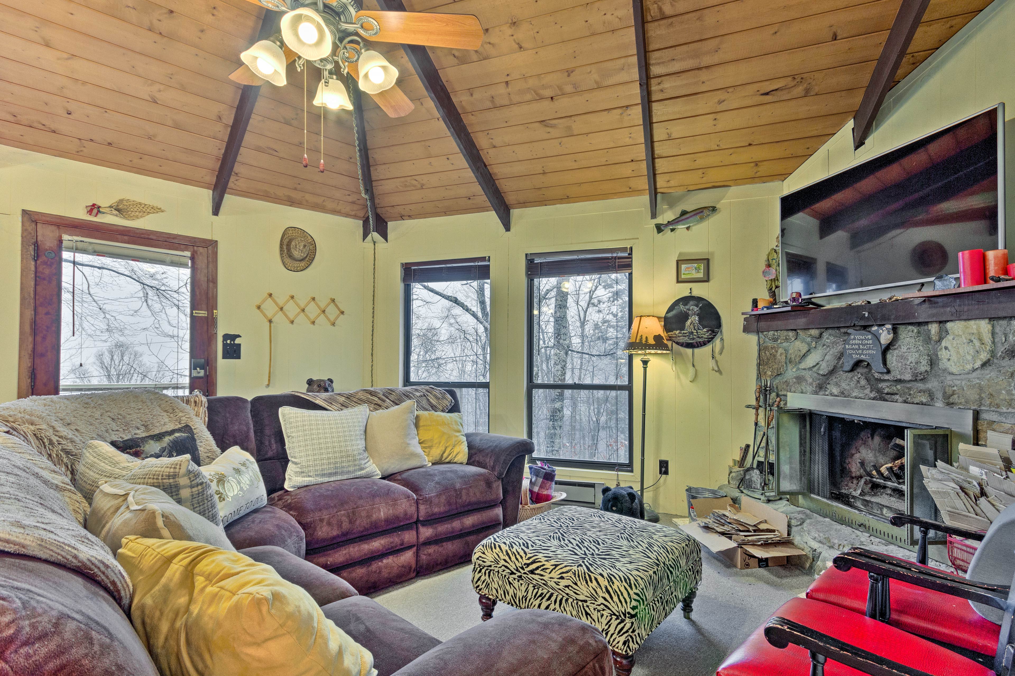 Beech Mountain Vacation Rental | 2BR | 1.5BA | 900 Sq Ft | Steps to Enter