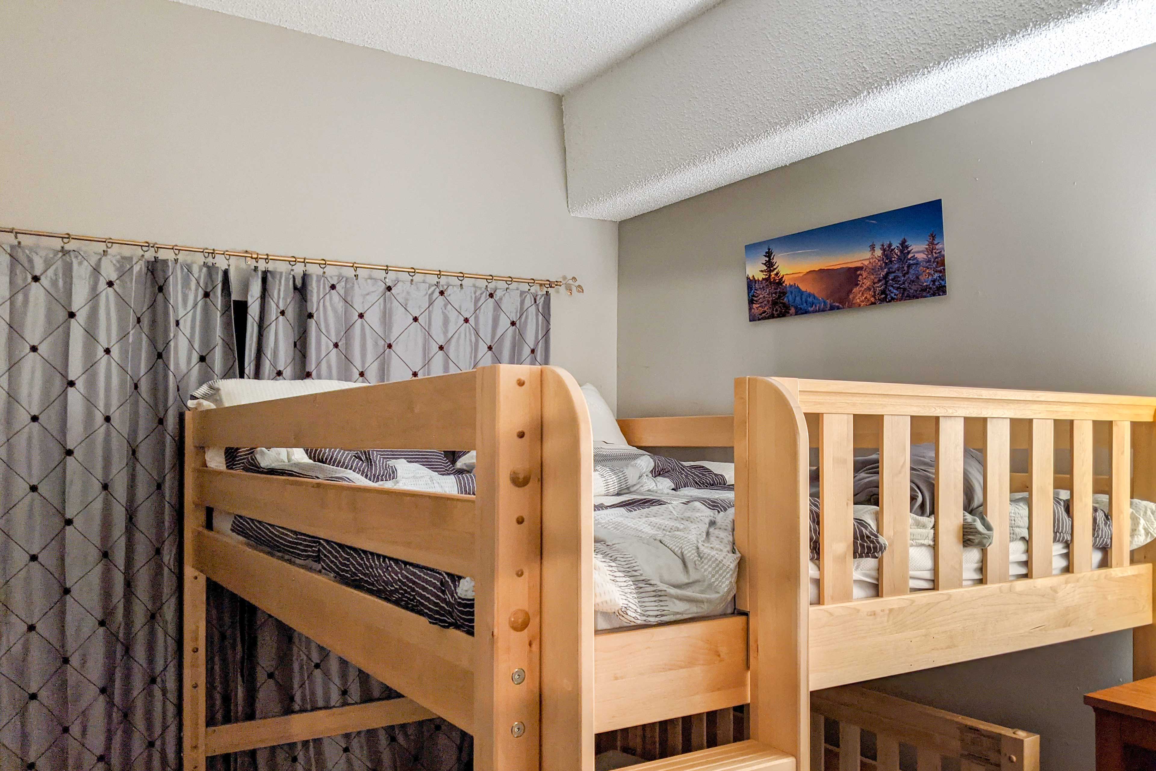 Bedroom 2 | Queen Bunk Bed