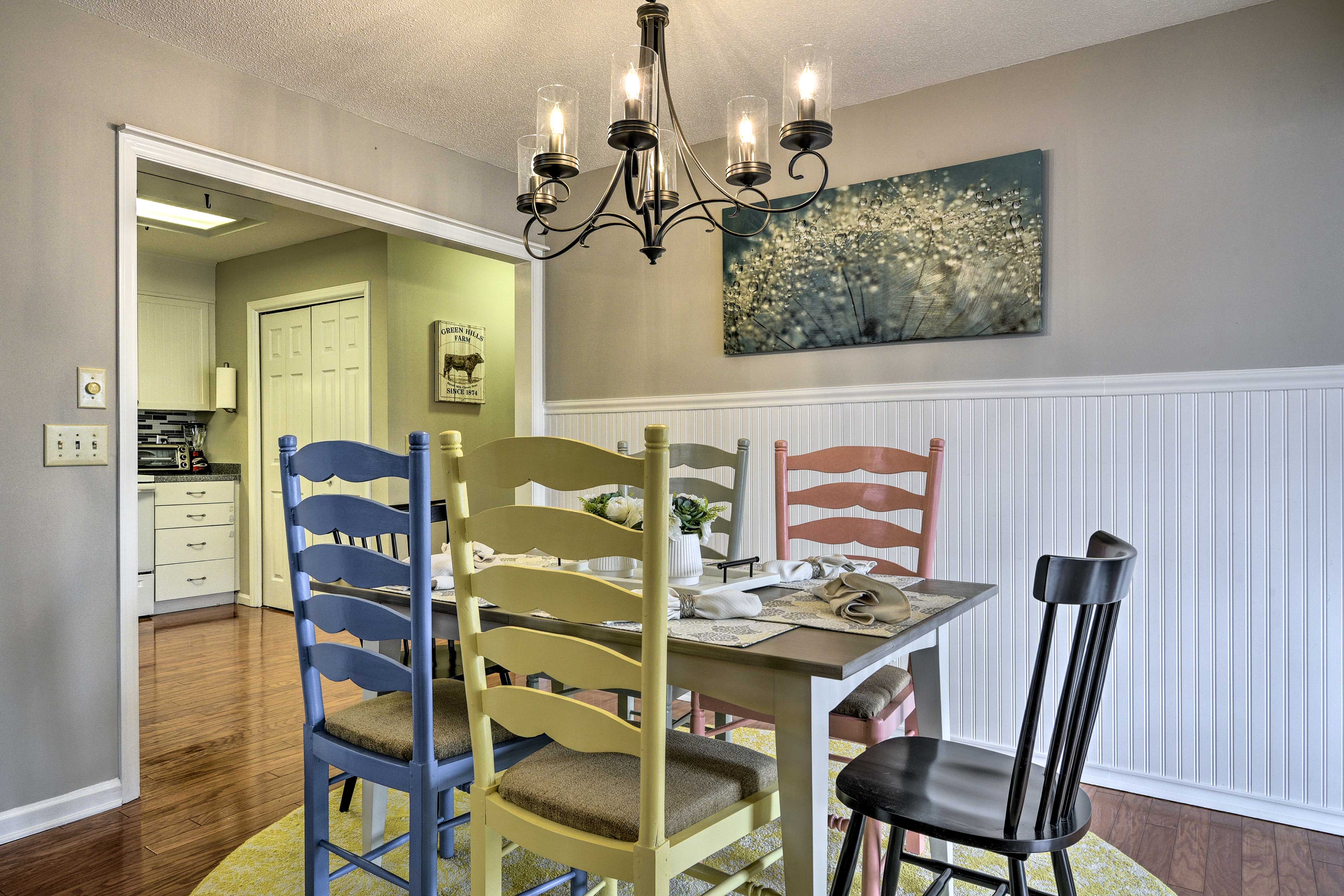 Dining Area | Dishes & Flatware Provided