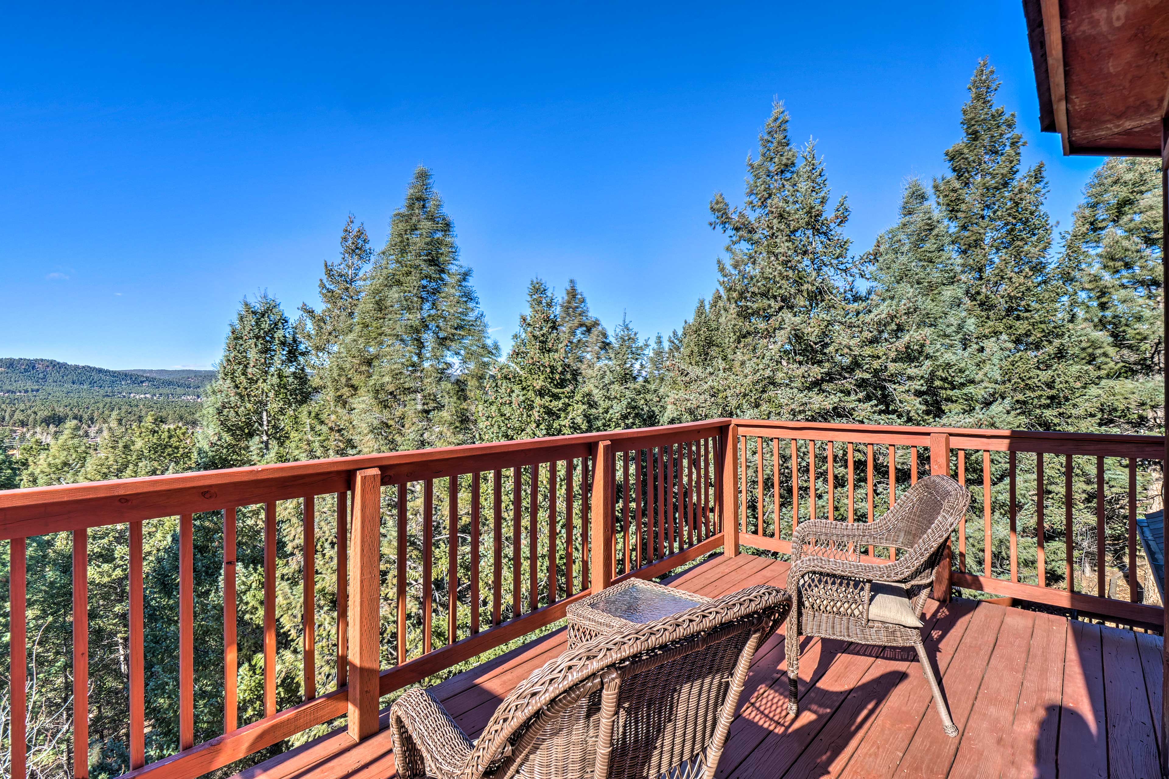 Private Deck | Pikes Peak Views | <2 Miles to Hiking