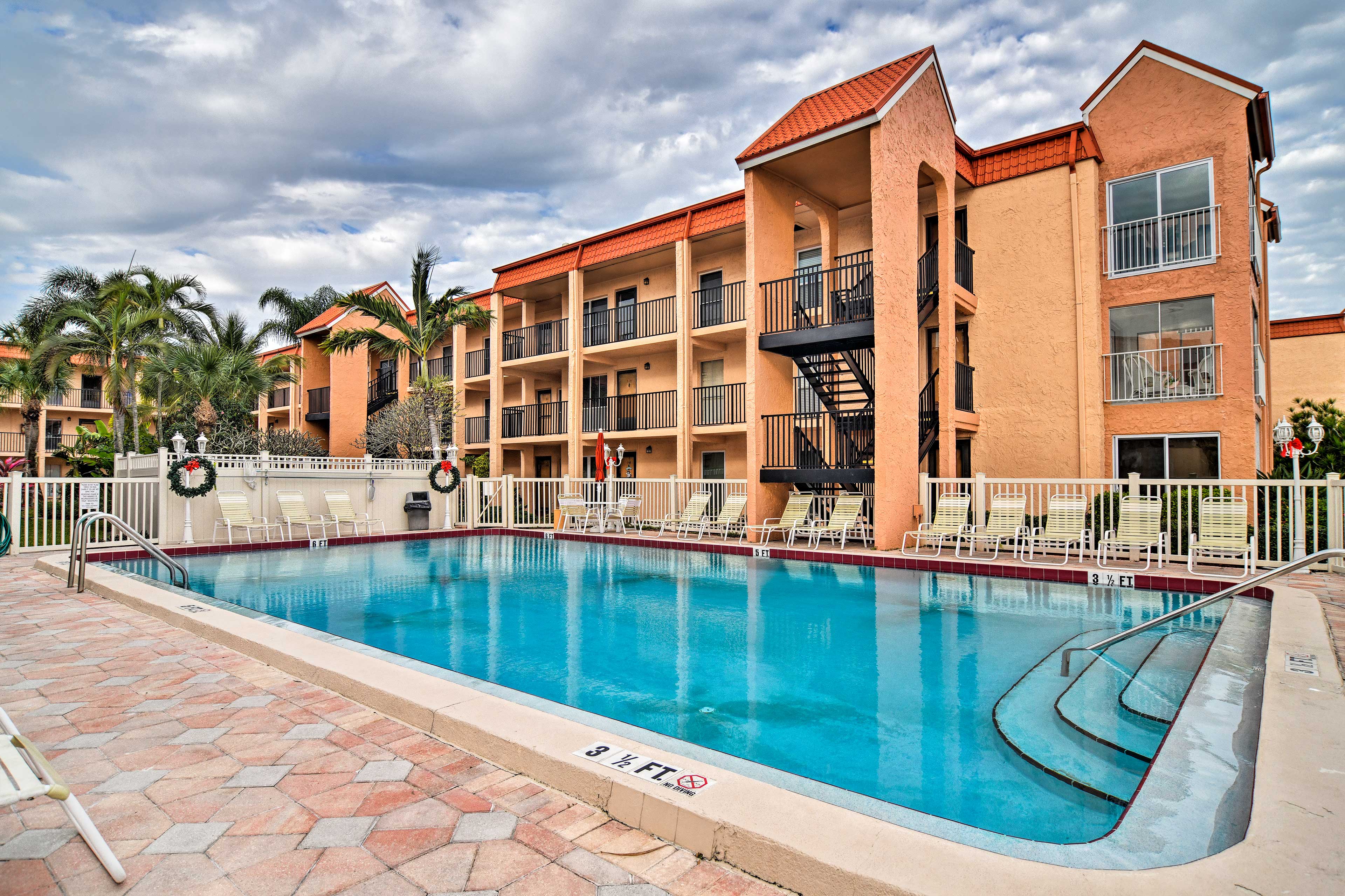 Community Amenities | Outdoor Pool