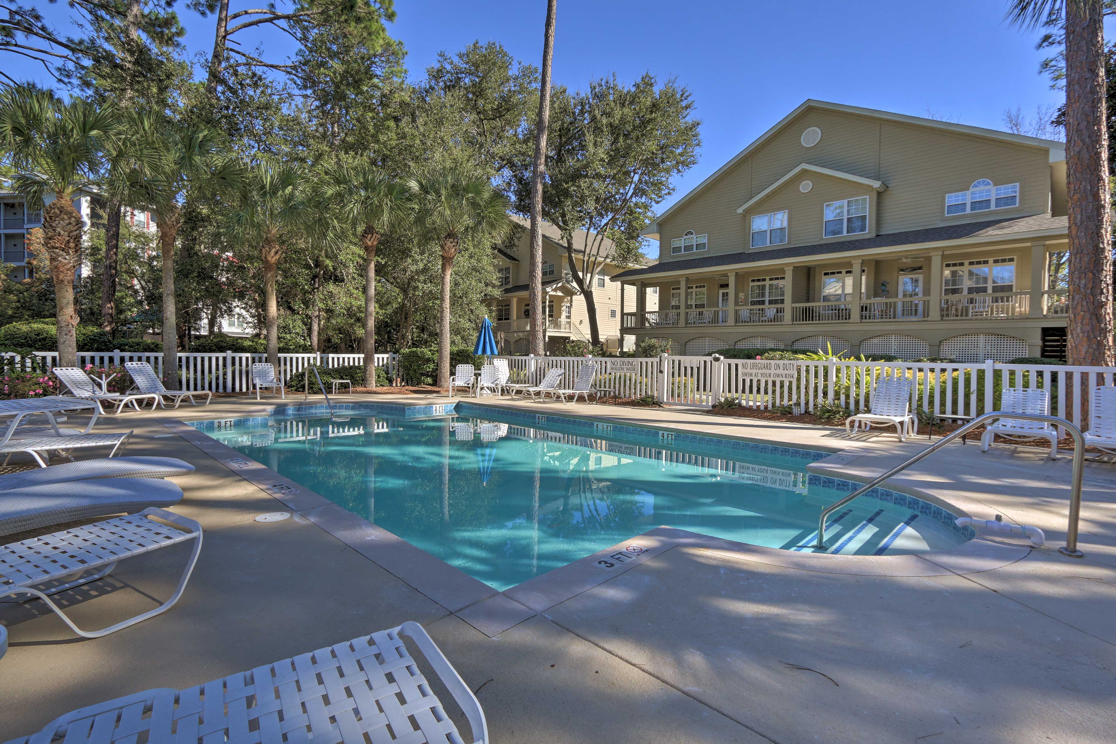 Resort Amenities | Community Pool