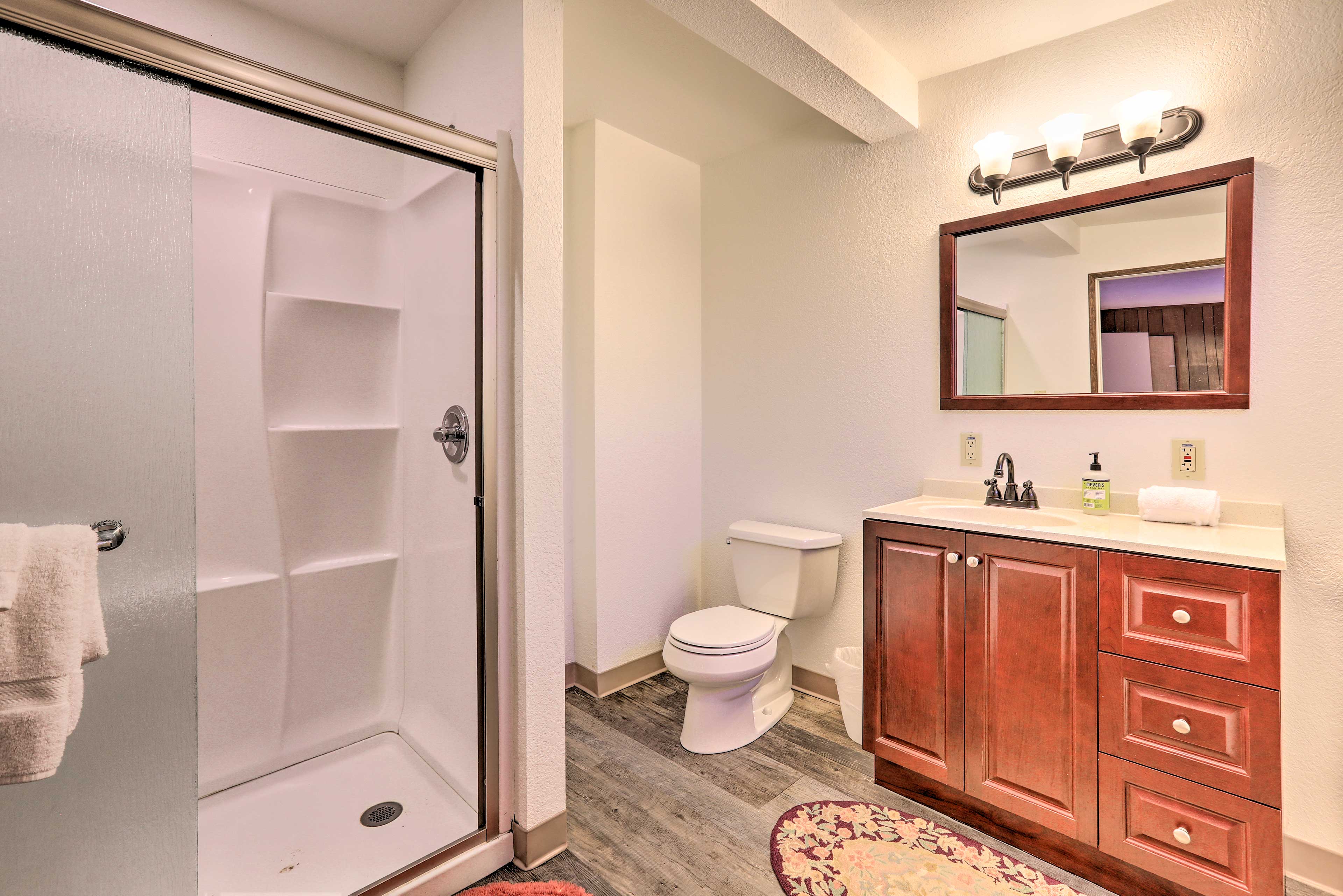 En-Suite Bathroom | Towels & Linens Provided