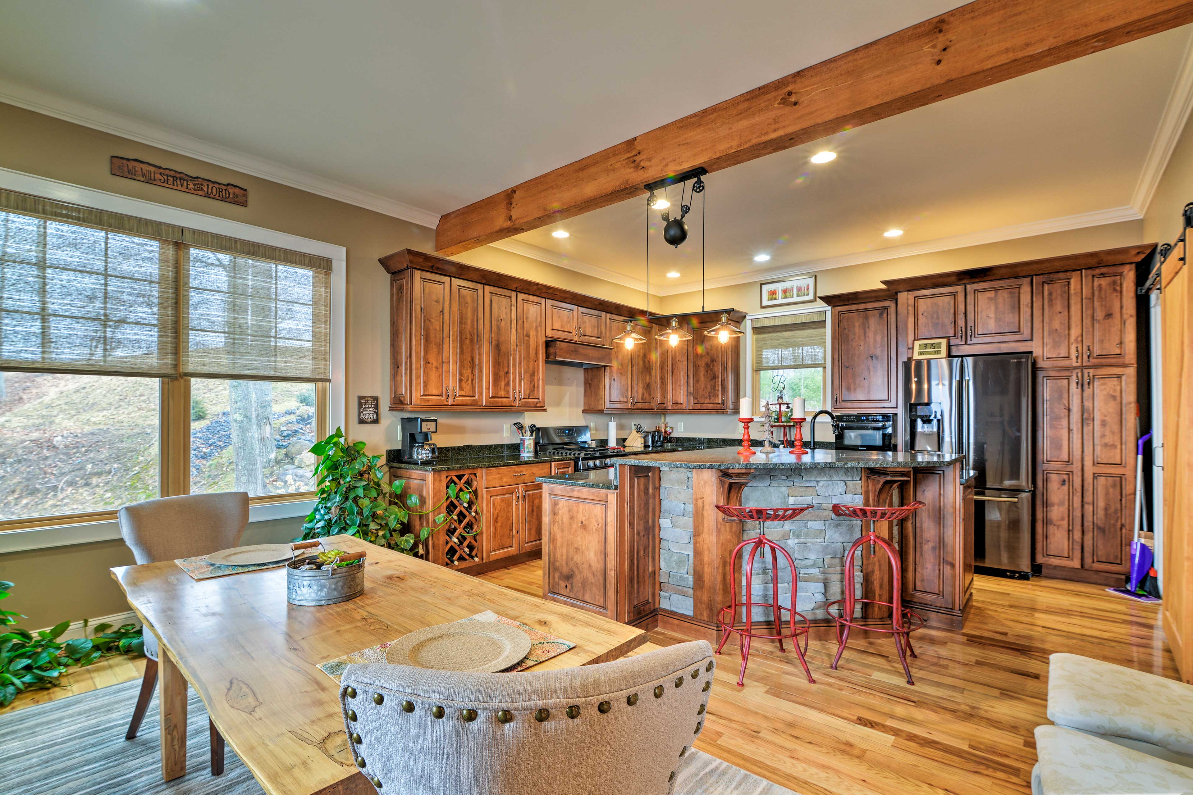 Dining Area | Kitchen | 3,500 Sq Ft