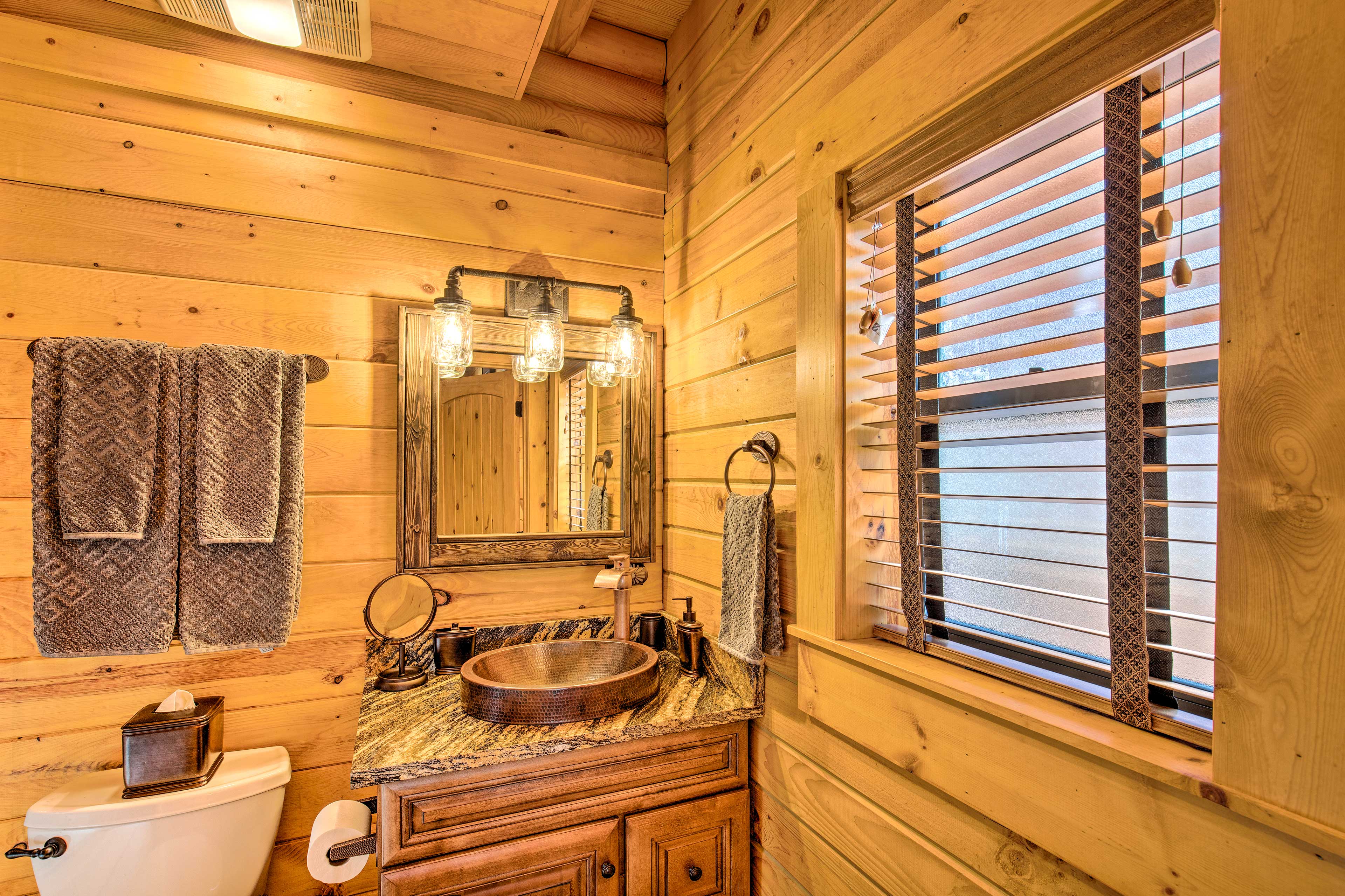 Full Bathroom | Towels & Linens Provided