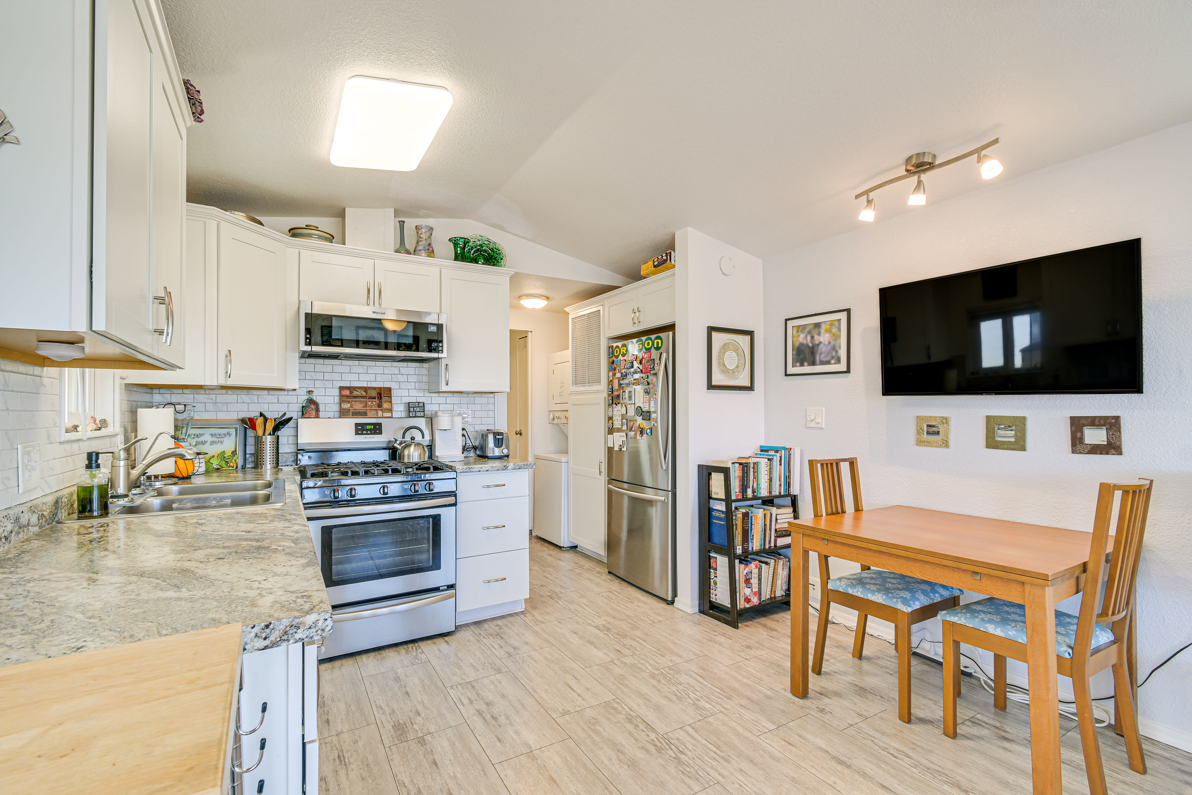 Kitchen Area | Dining Table | Dishware & Flatware Provided