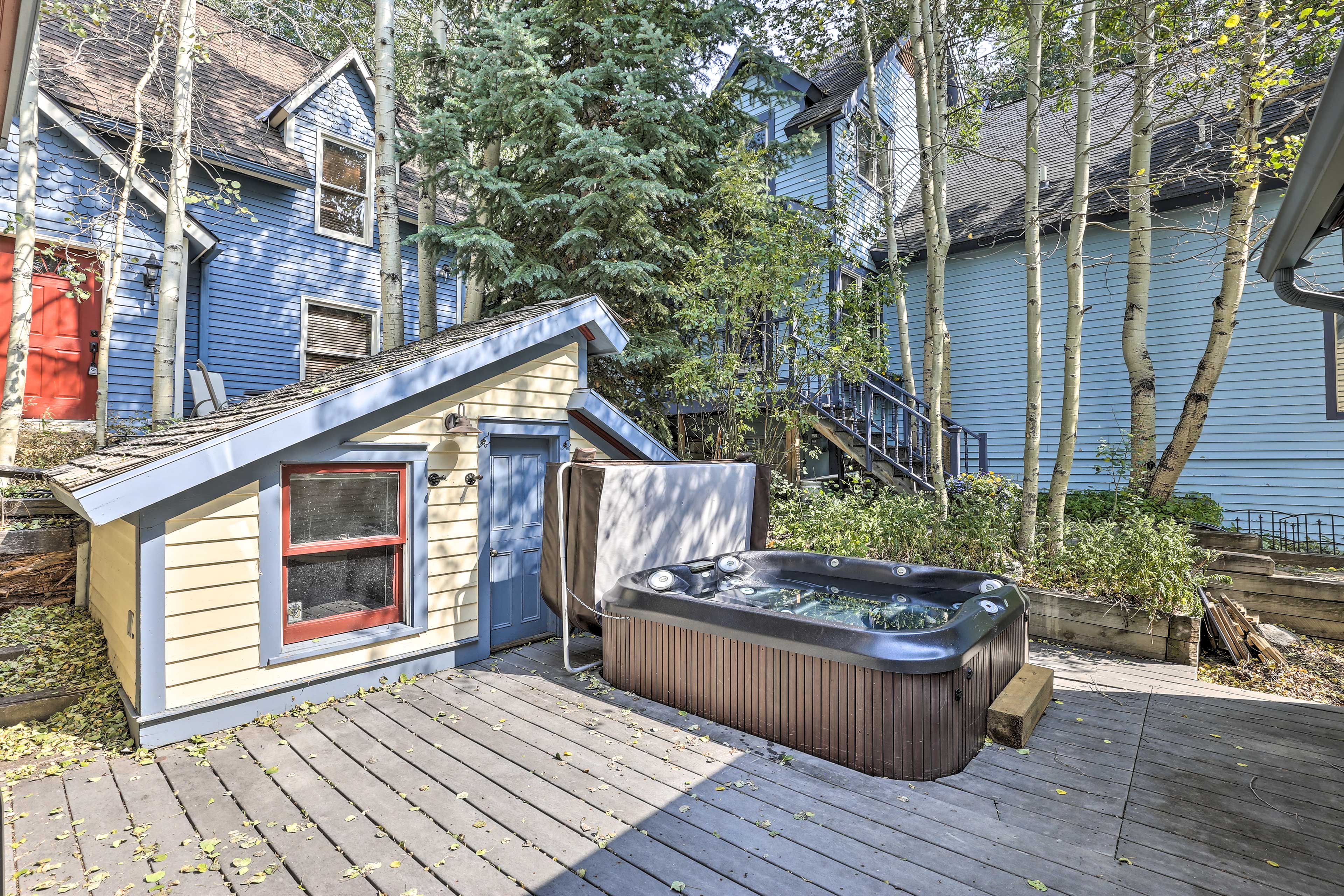 Backyard | Private Hot Tub