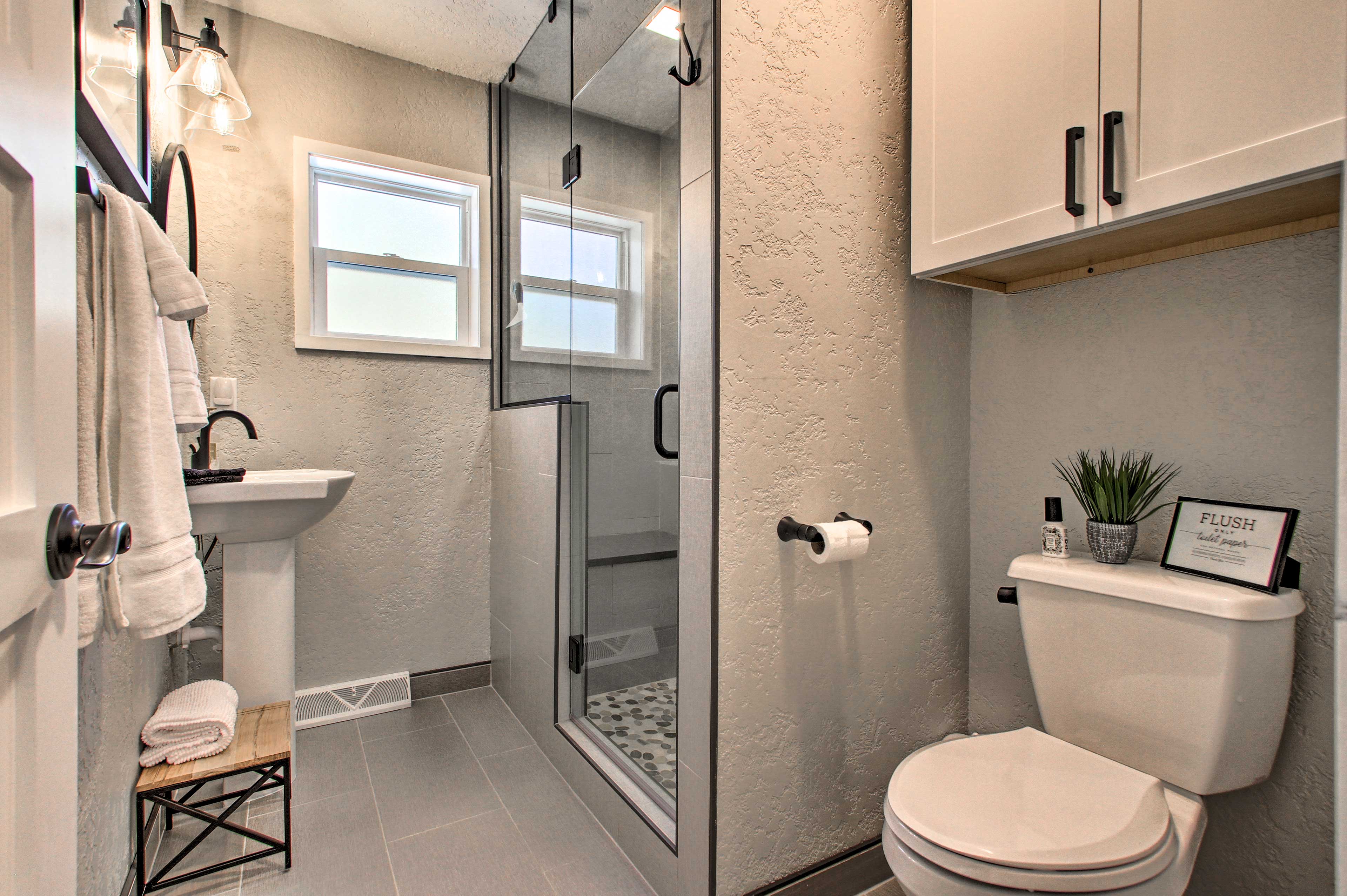 Full Bathroom | Towels & Linens Provided