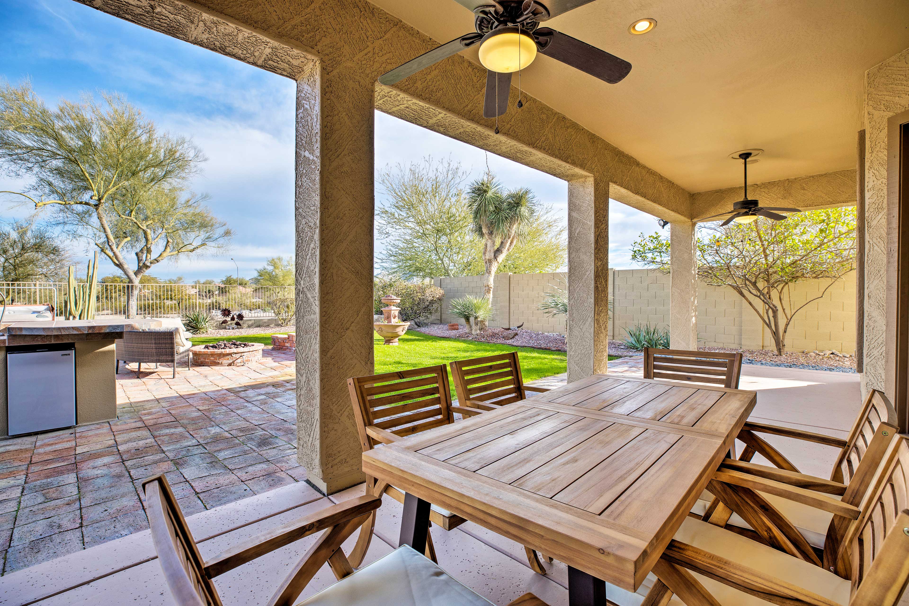 Covered Patio | Outdoor Dining