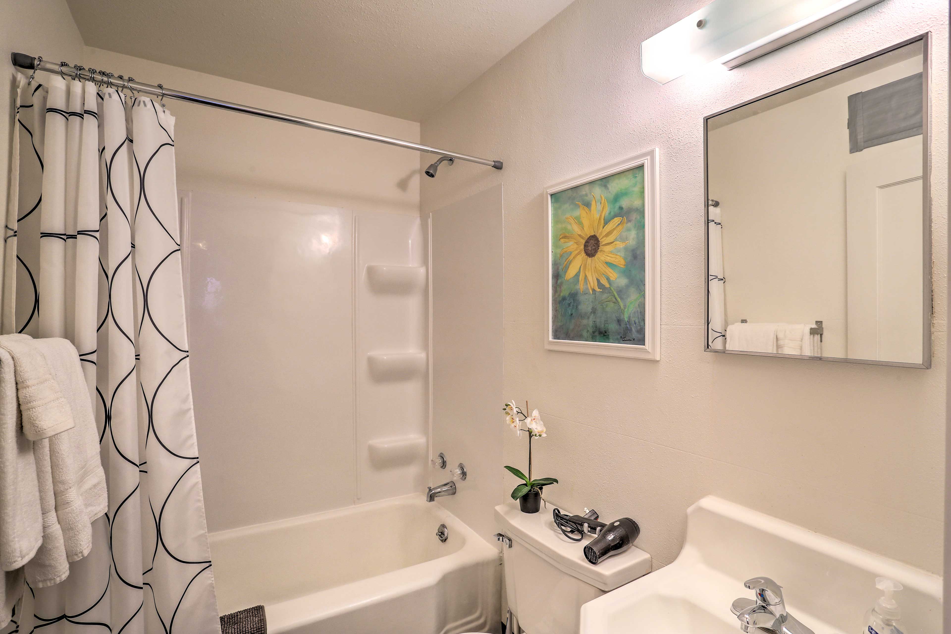 Full Bathroom | Towels & Linens Provided