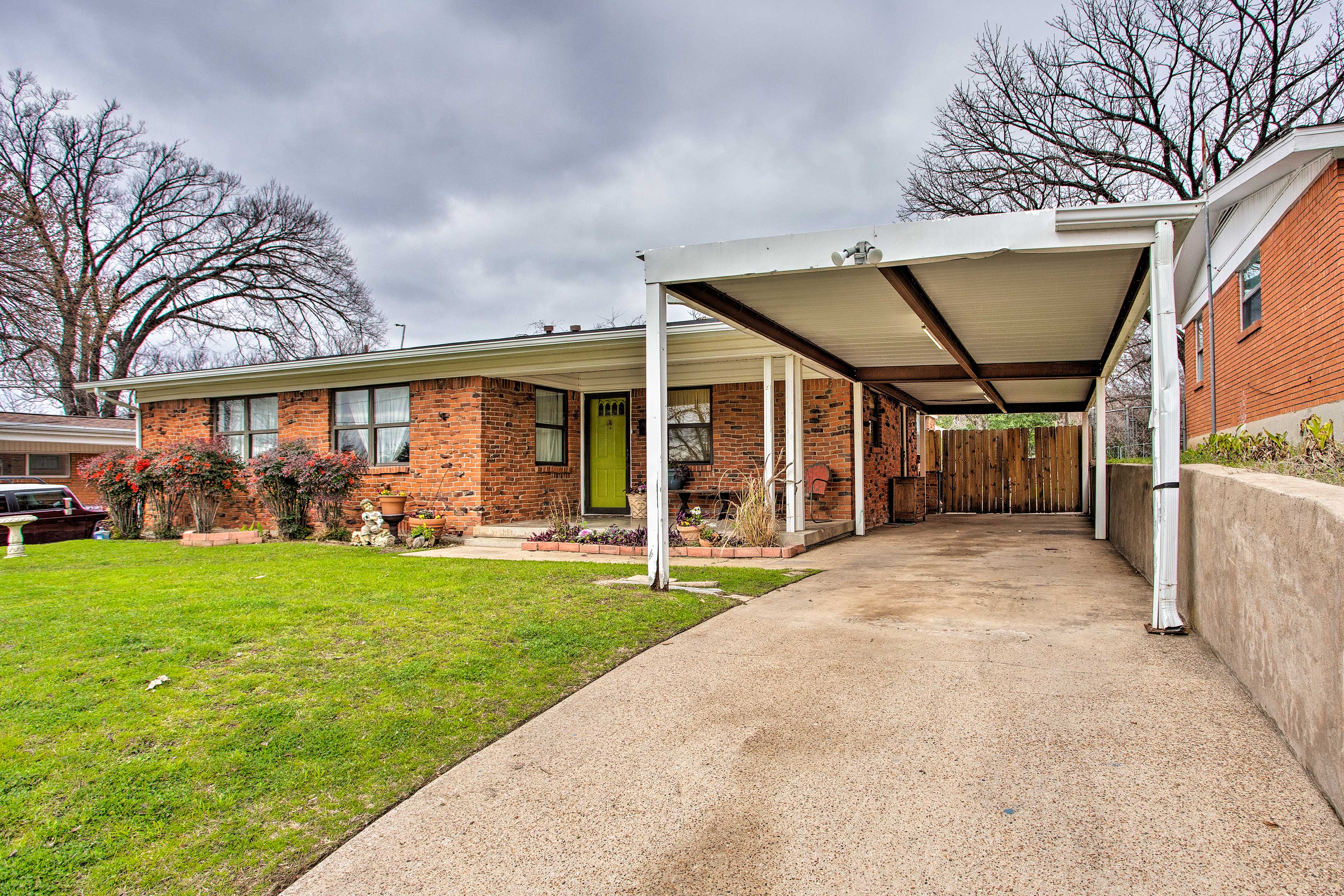 Parking | Carport (1 Vehicle) | Street Parking