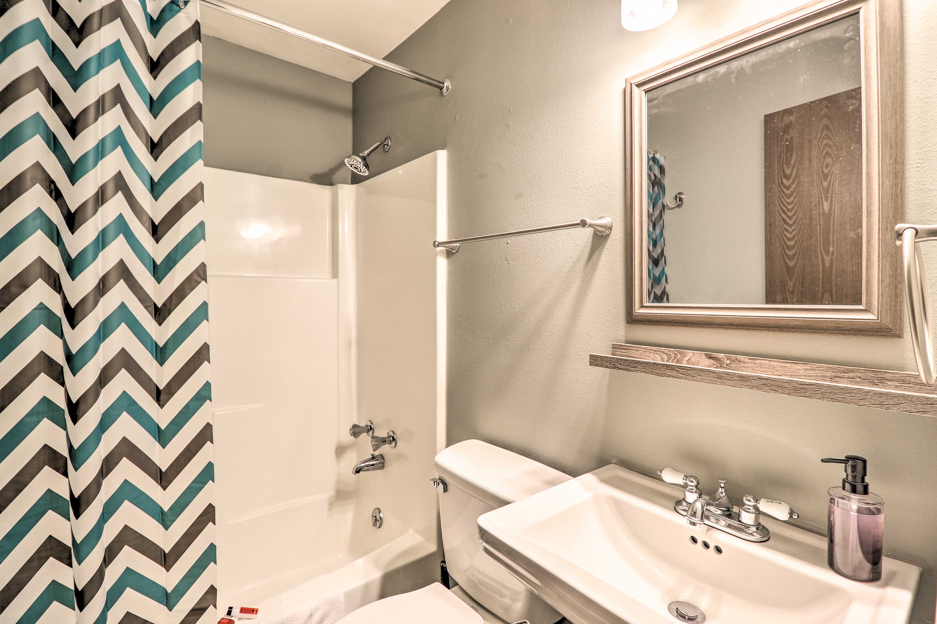 Full Bathroom | Complimentary Toiletries