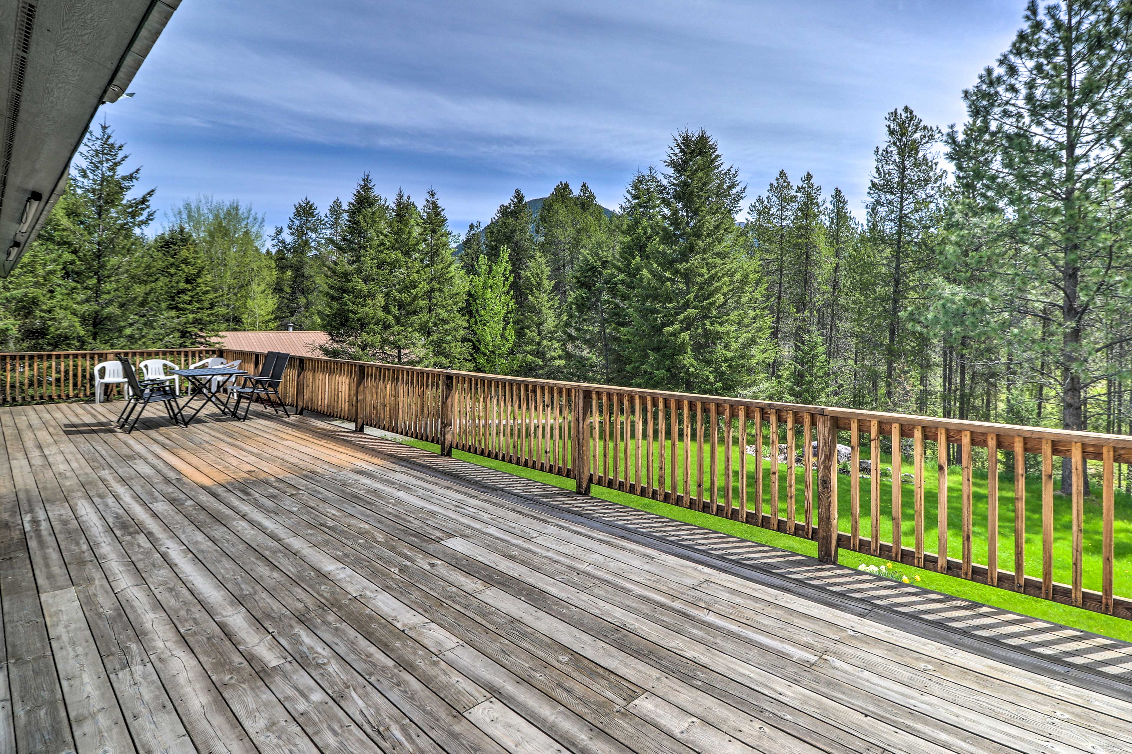 Deck | Outdoor Dining Area