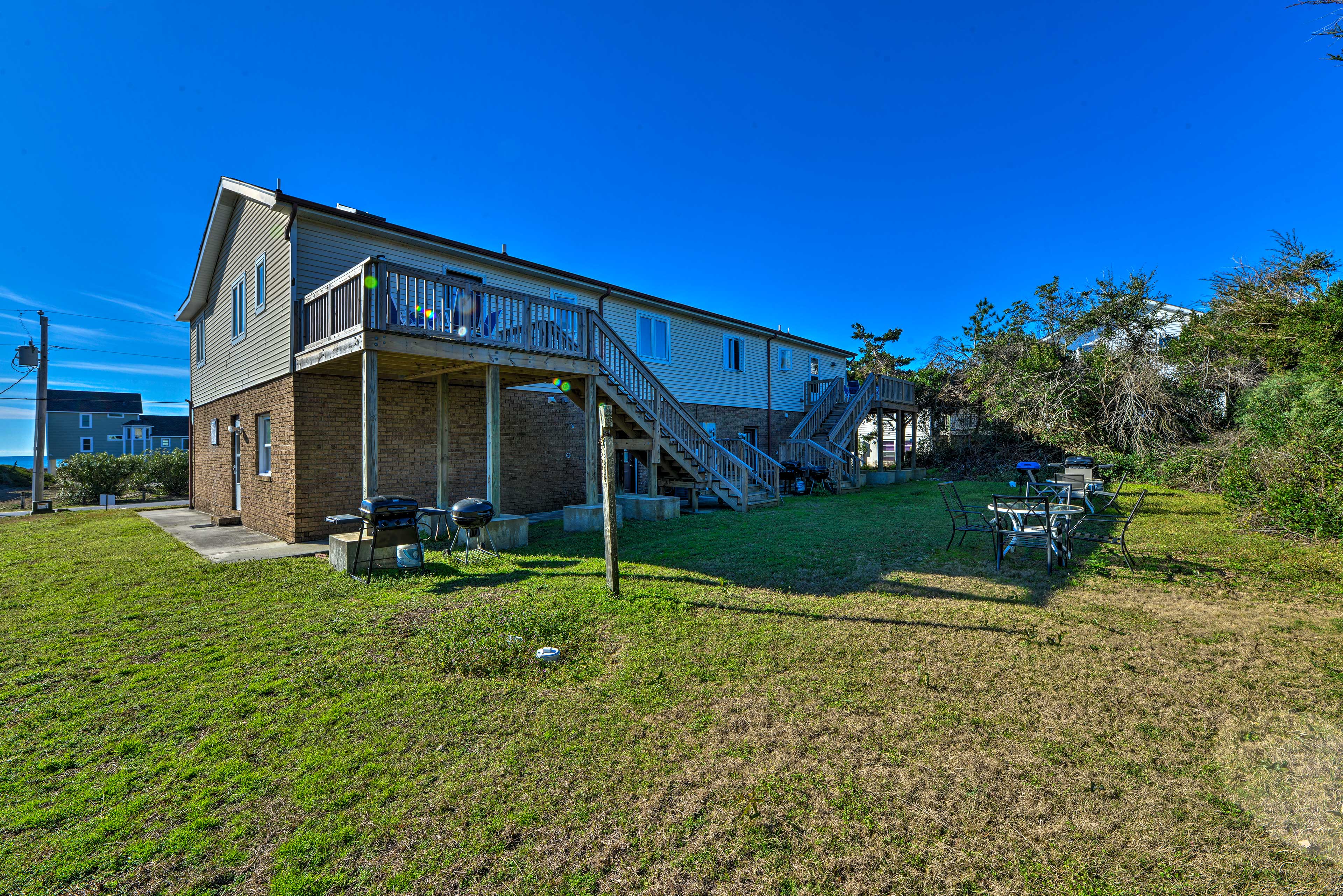 Shared Backyard | Private Deck