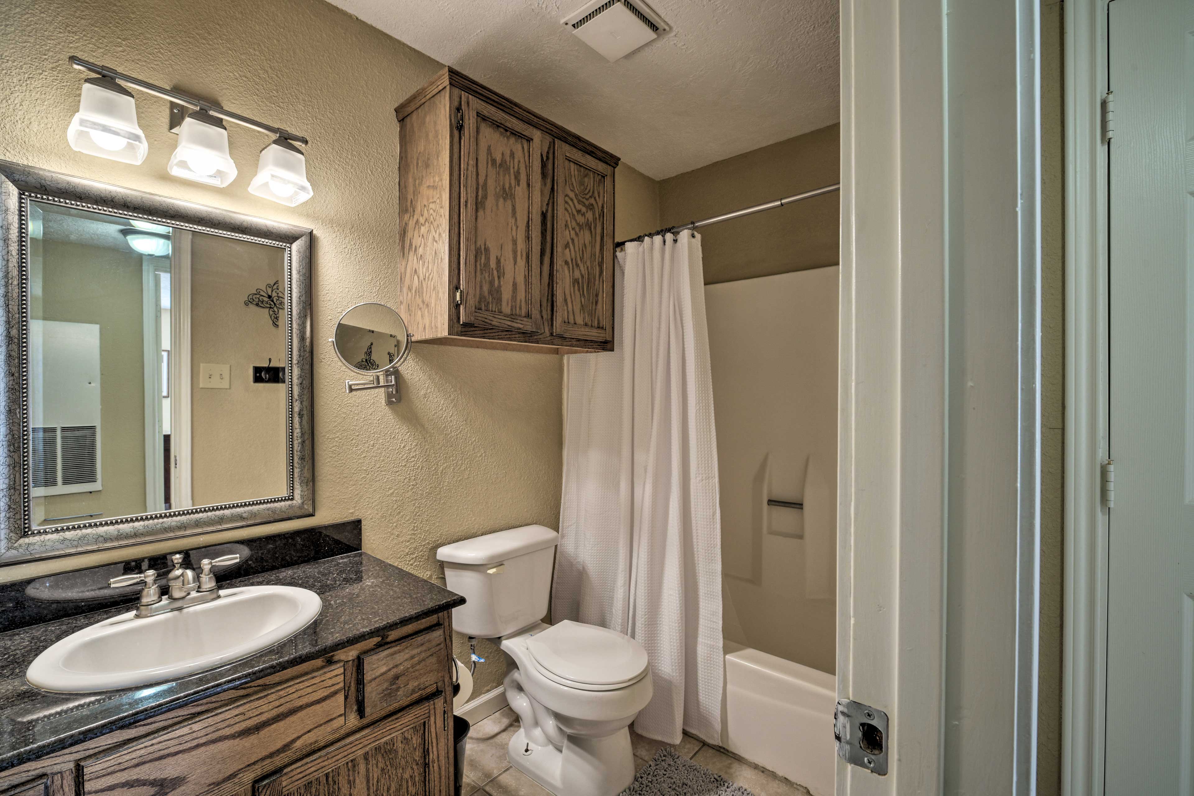 Full Bathroom | Towels & Linens Provided